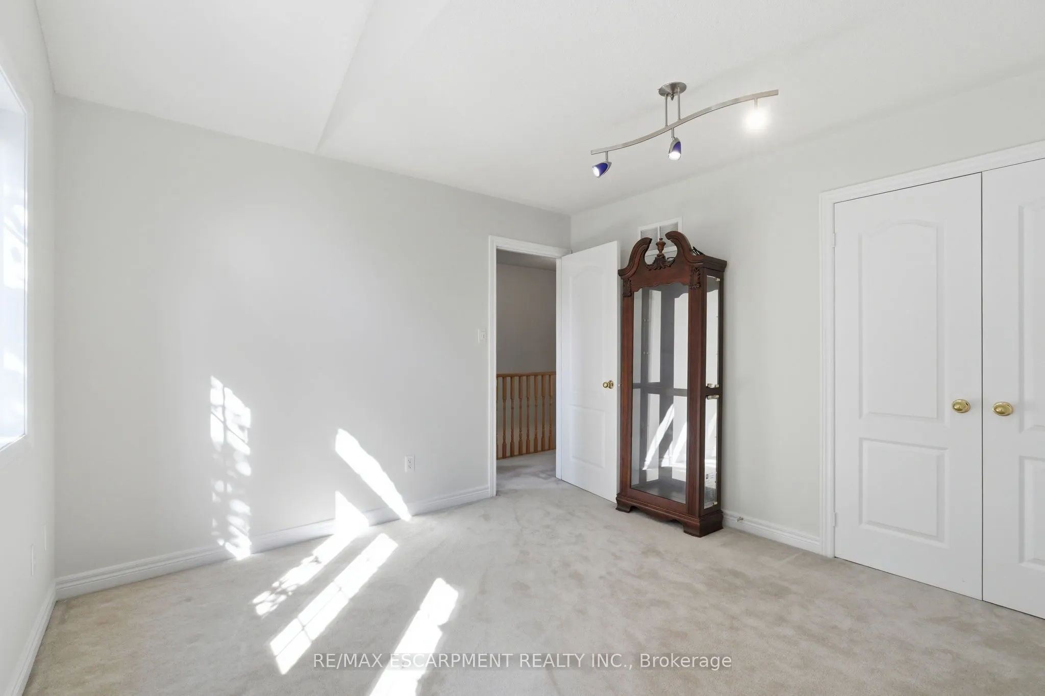 2241 GLAZEBROOK Circle