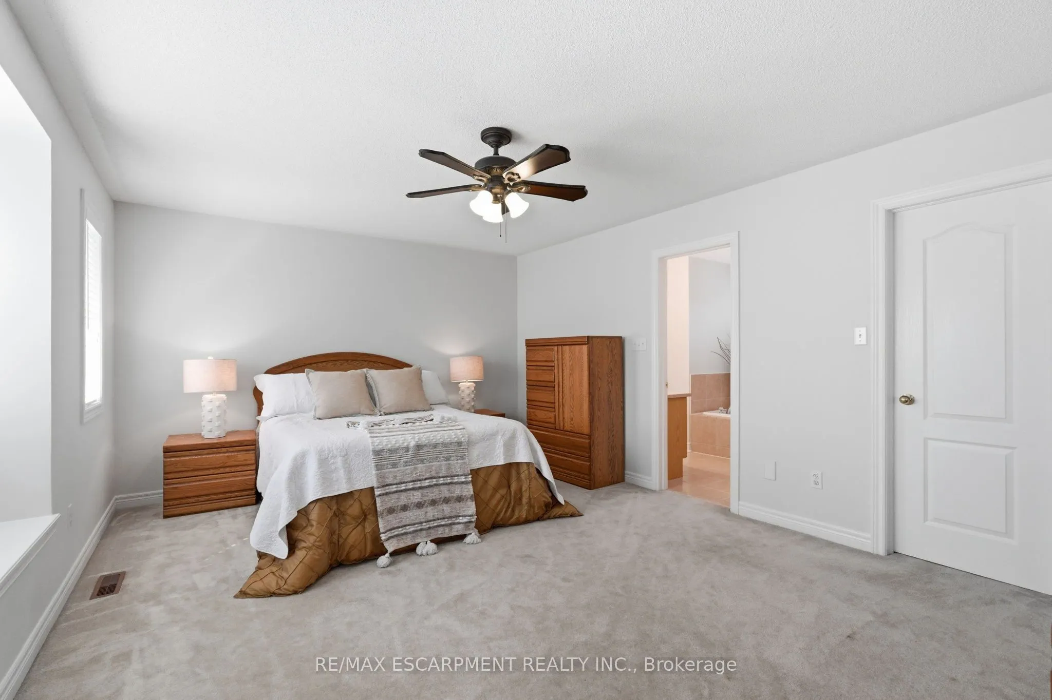 2241 GLAZEBROOK Circle