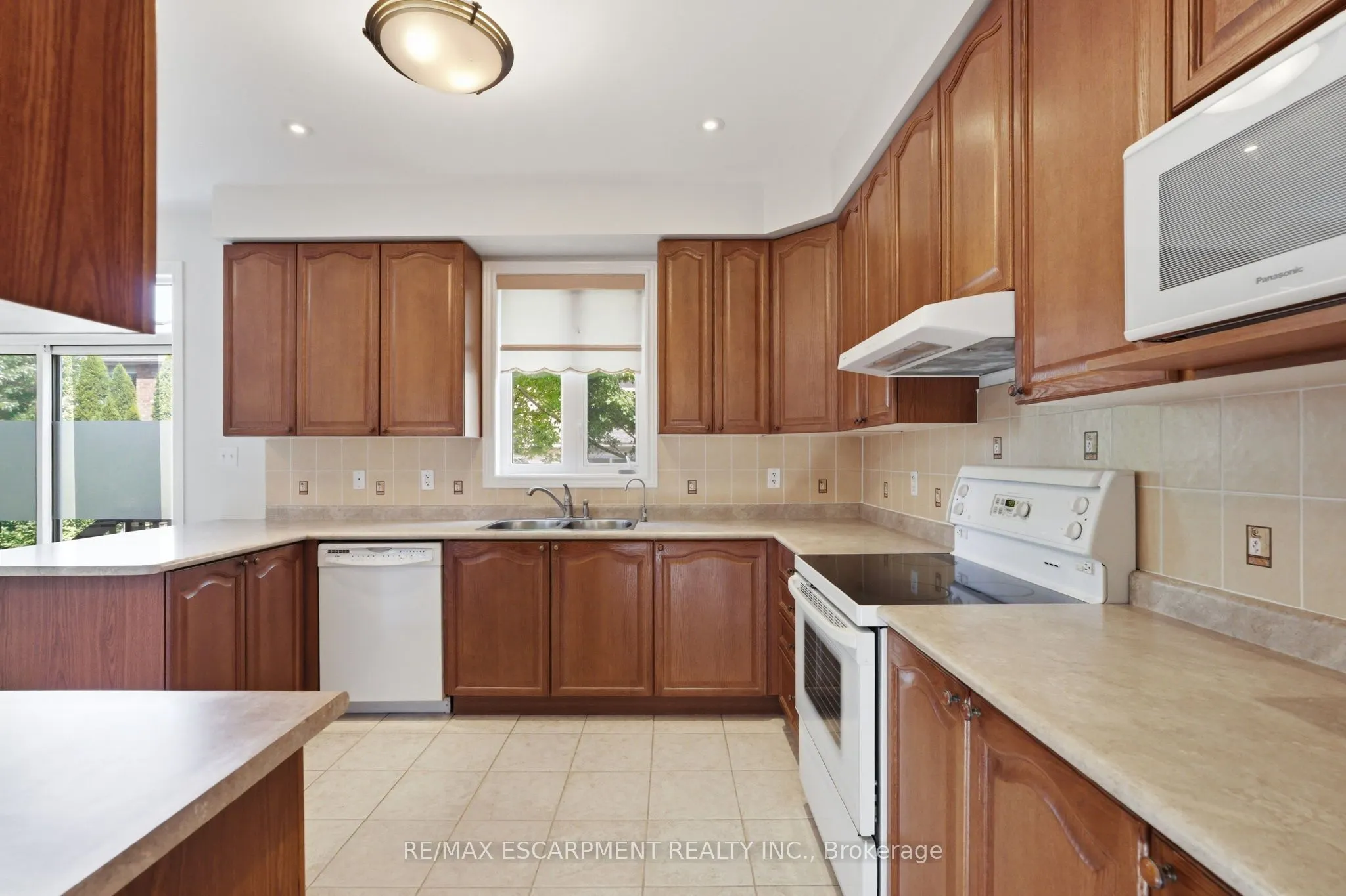 2241 GLAZEBROOK Circle