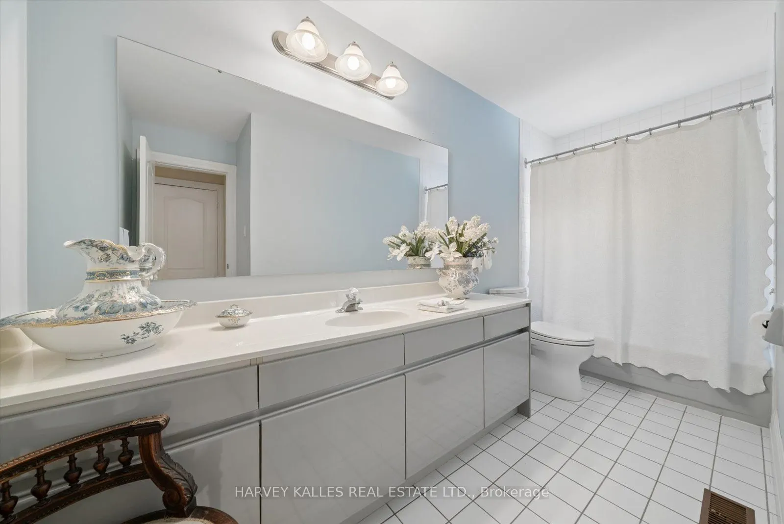 3685 St. Laurent Court