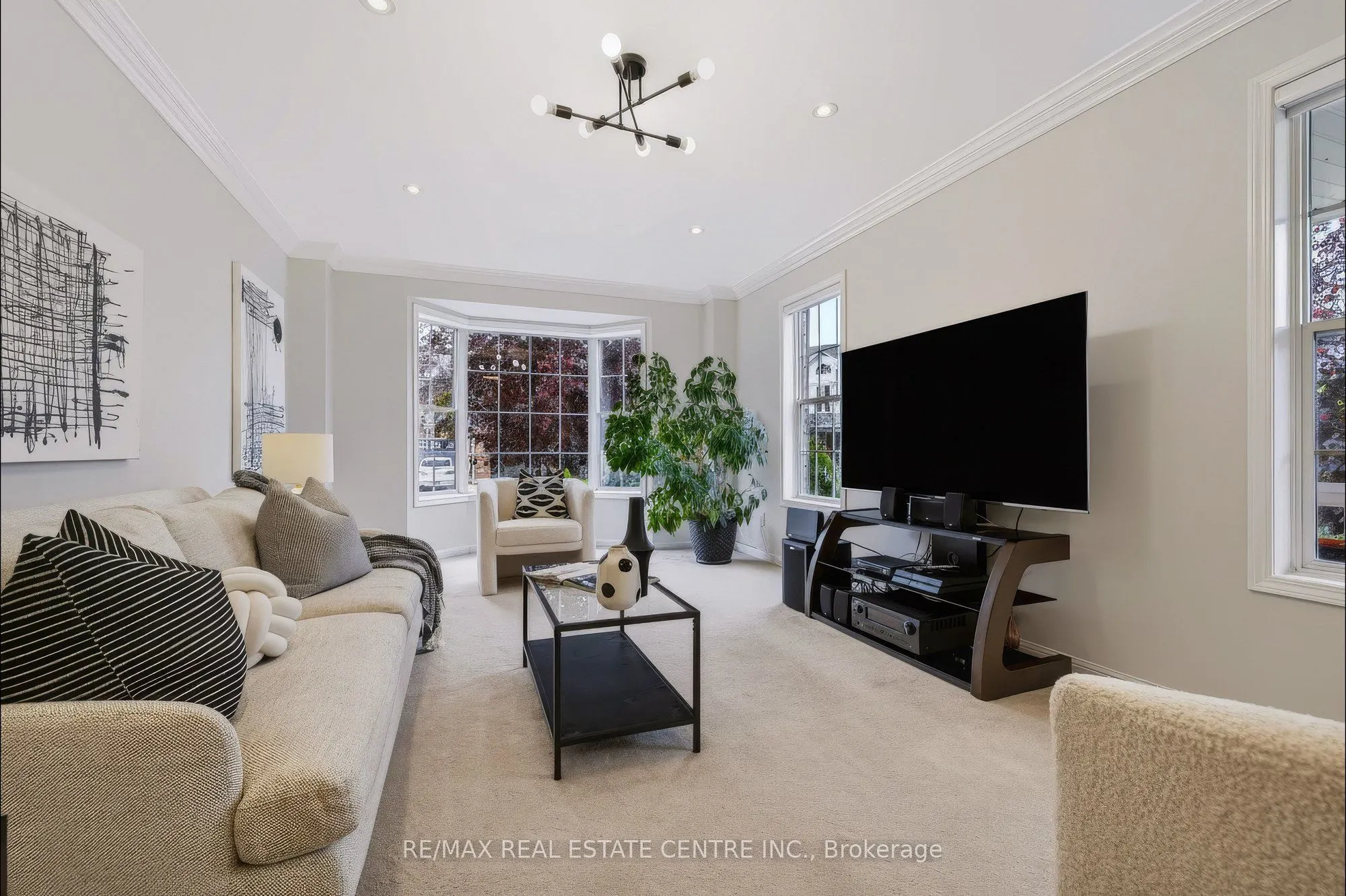 1630 Cartwright Crescent