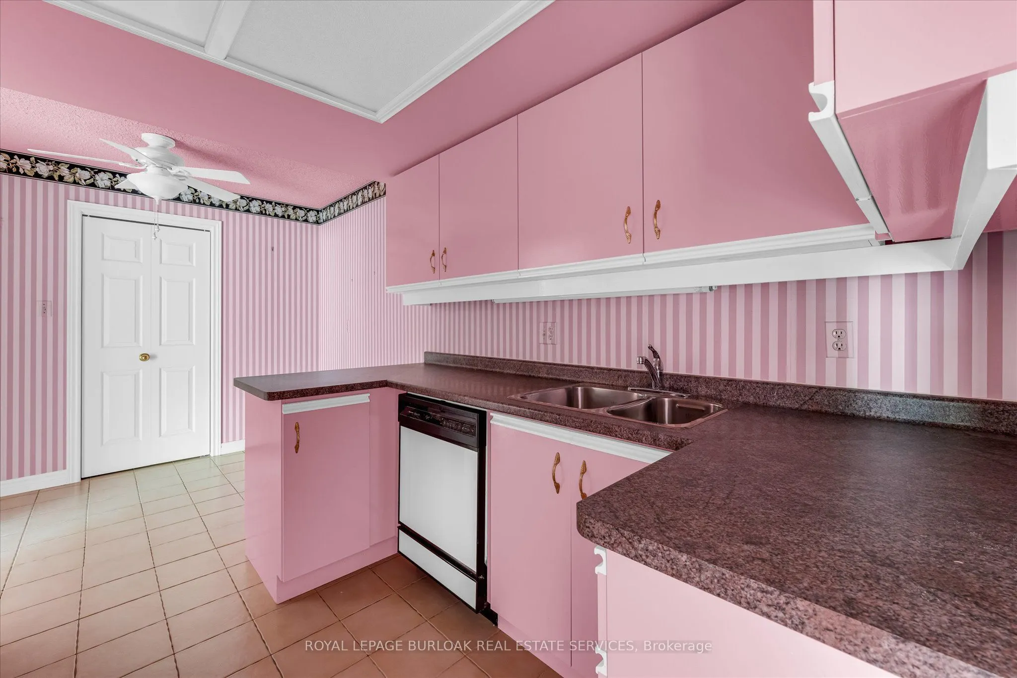 2121 Lakeshore Road #404