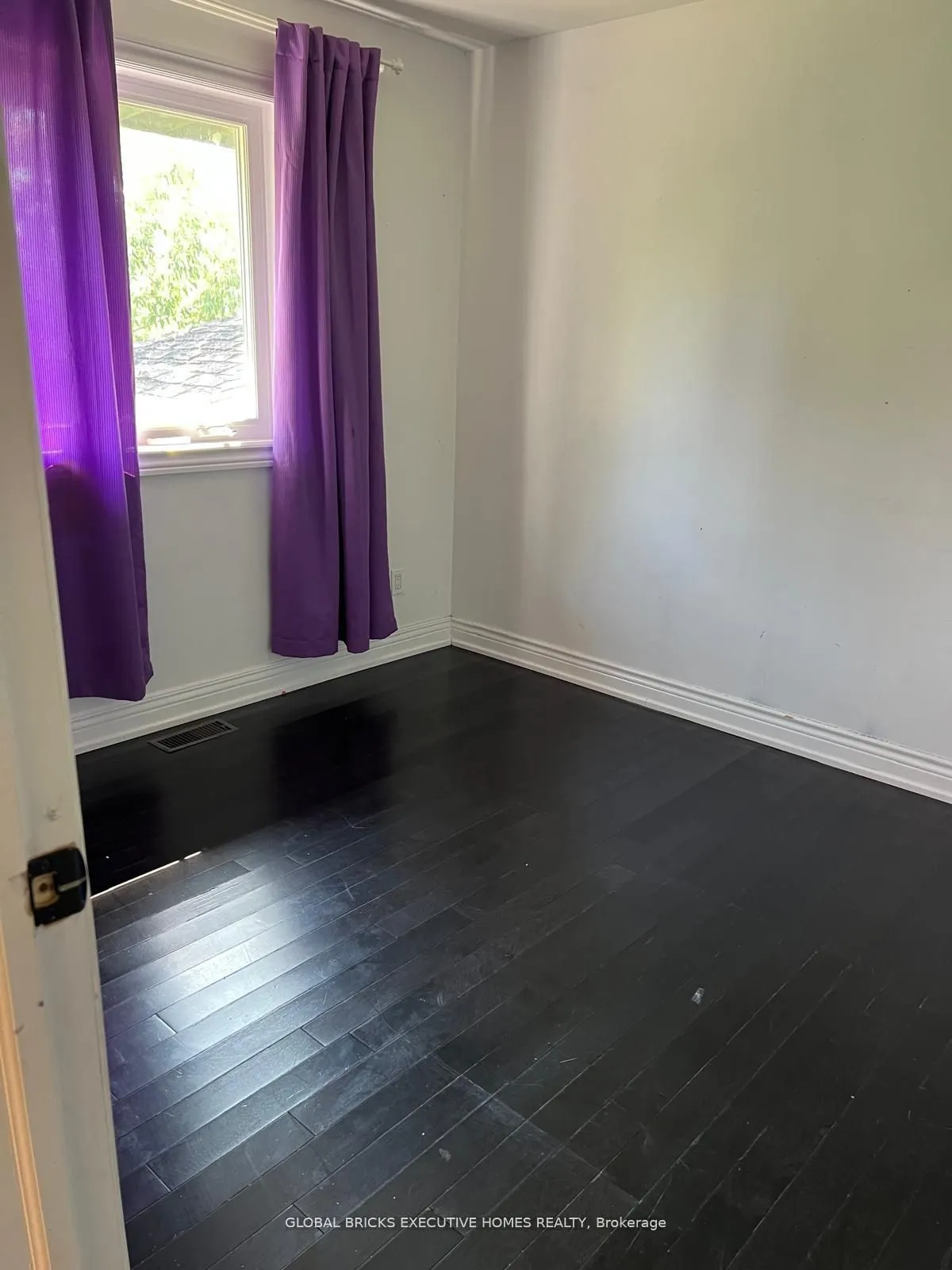 384 Ashbury Road