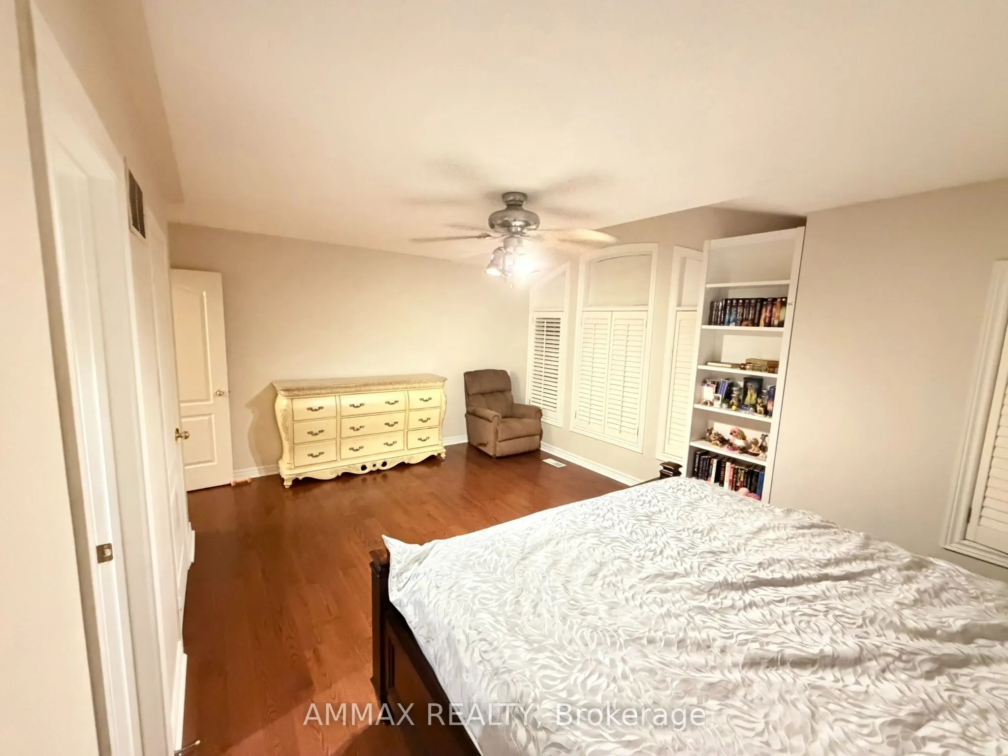 1306 Waubanoka Way