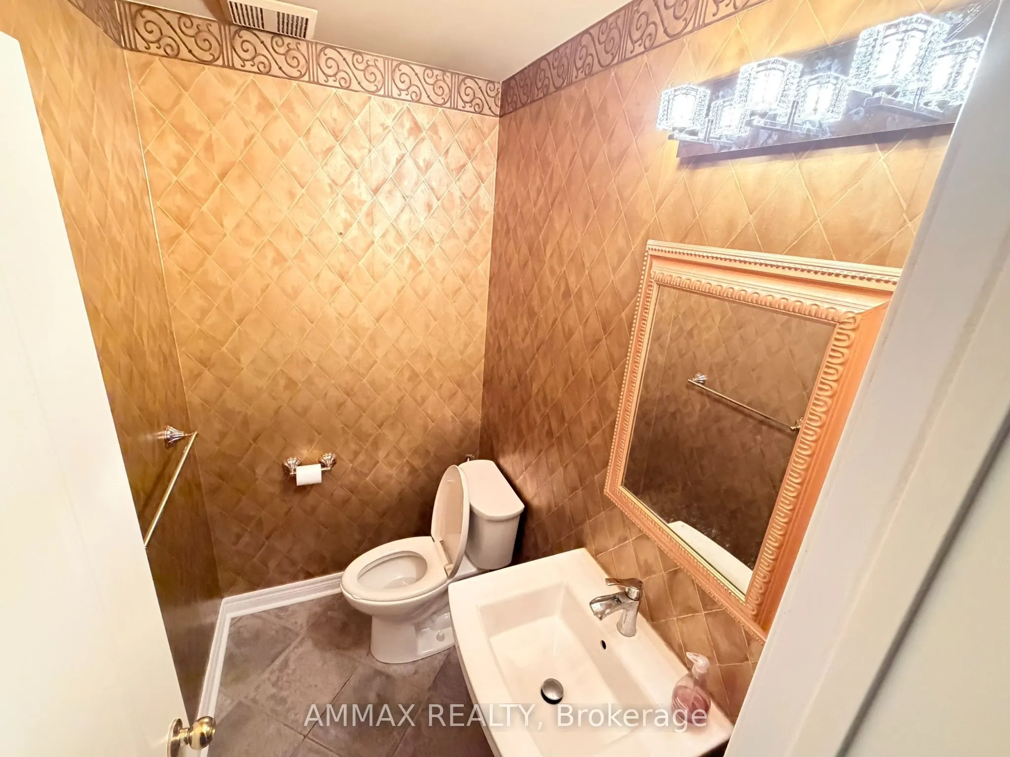 1306 Waubanoka Way