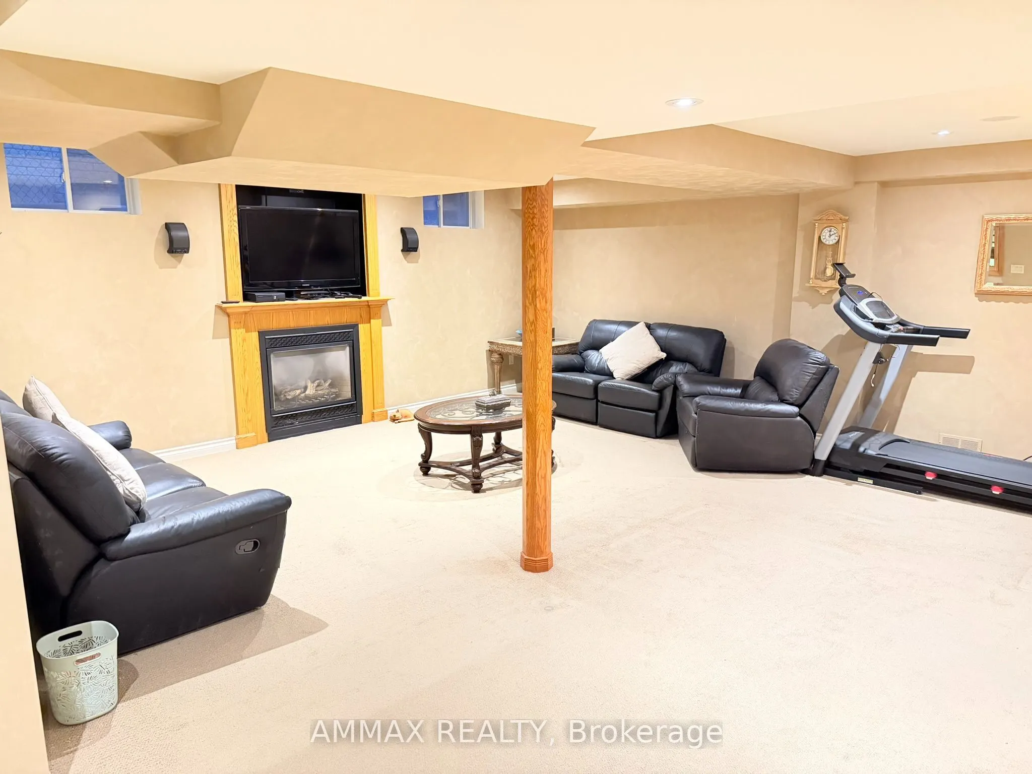 1306 Waubanoka Way