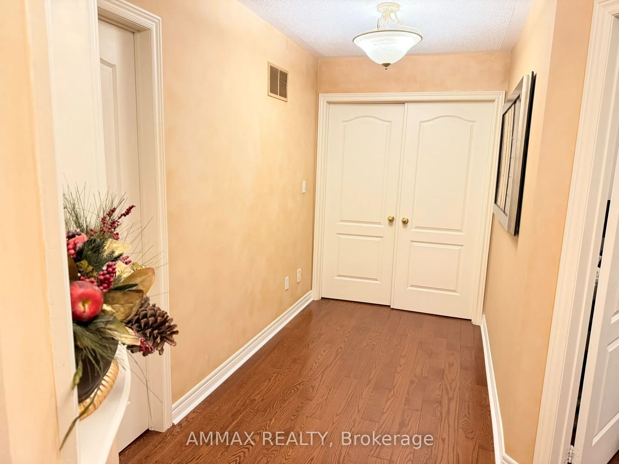 1306 Waubanoka Way