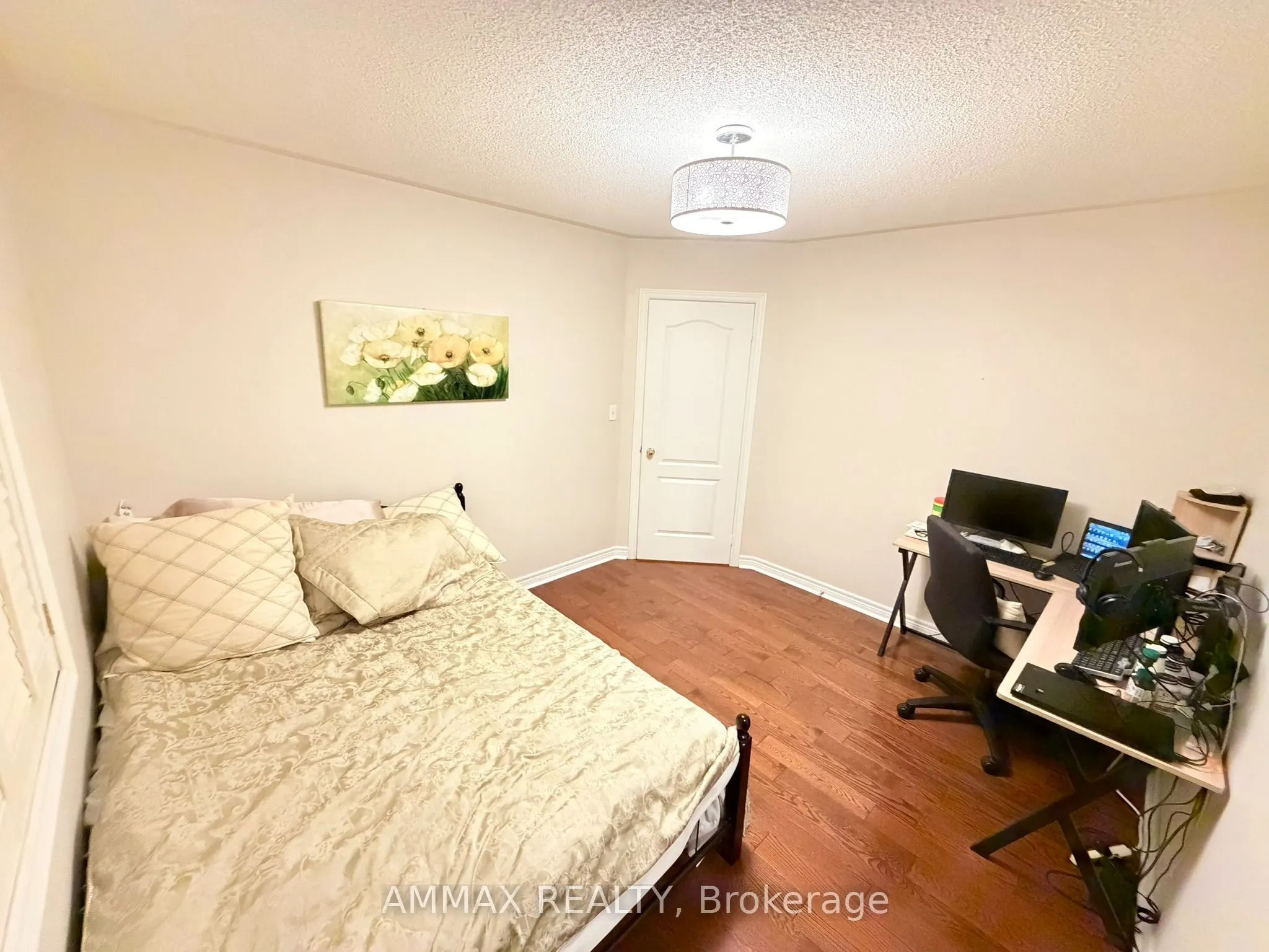 1306 Waubanoka Way