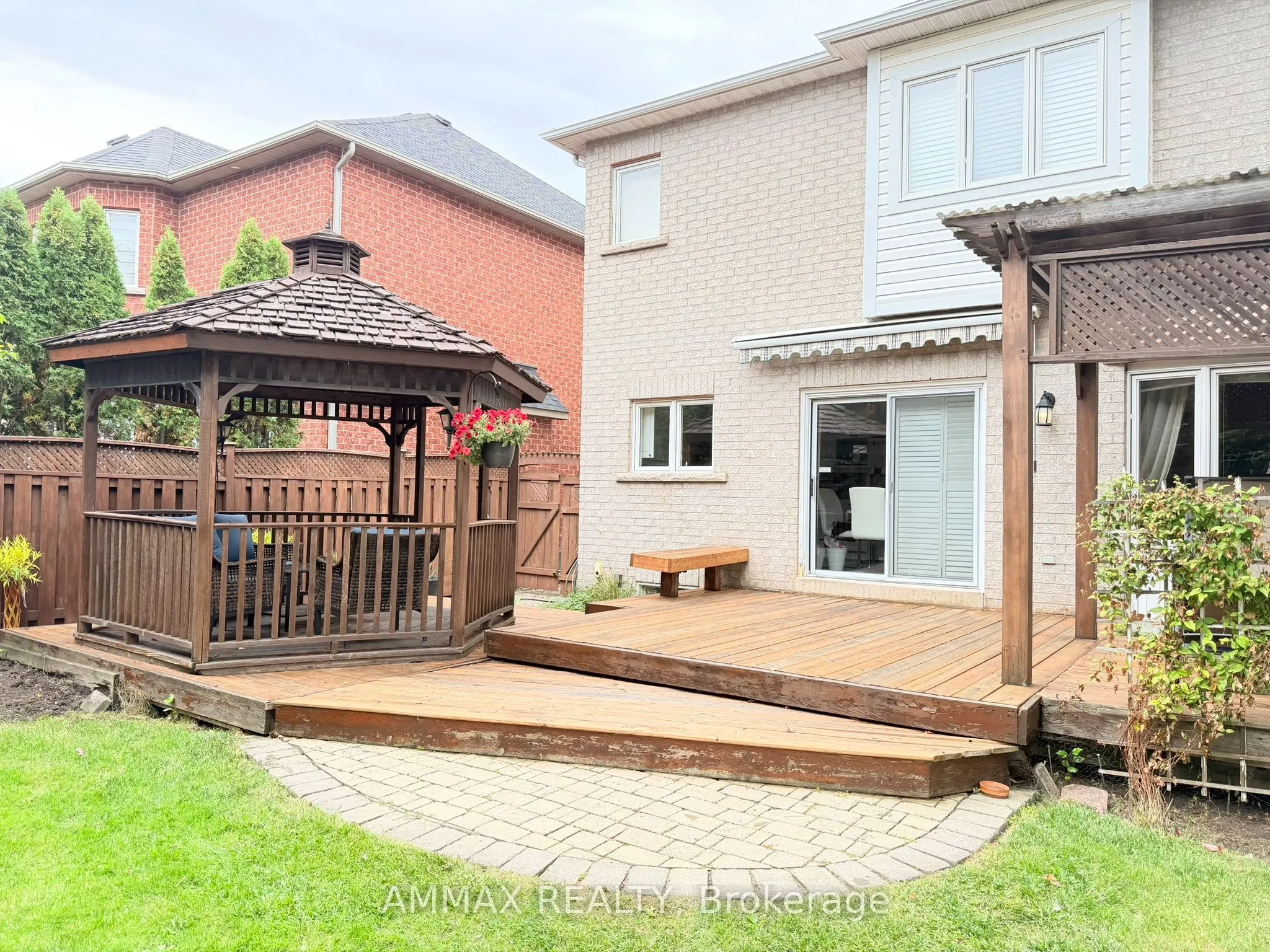 1306 Waubanoka Way