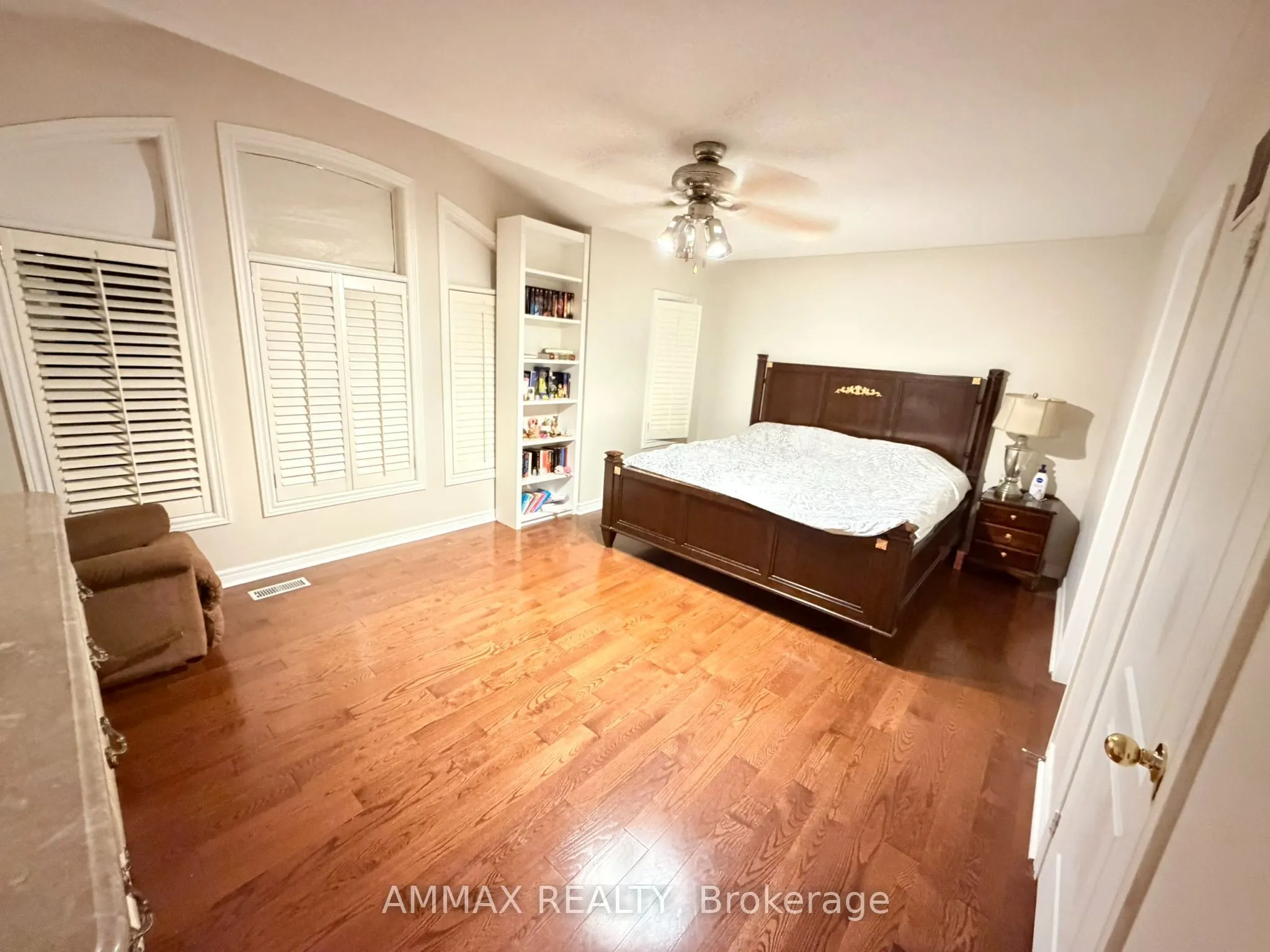 1306 Waubanoka Way