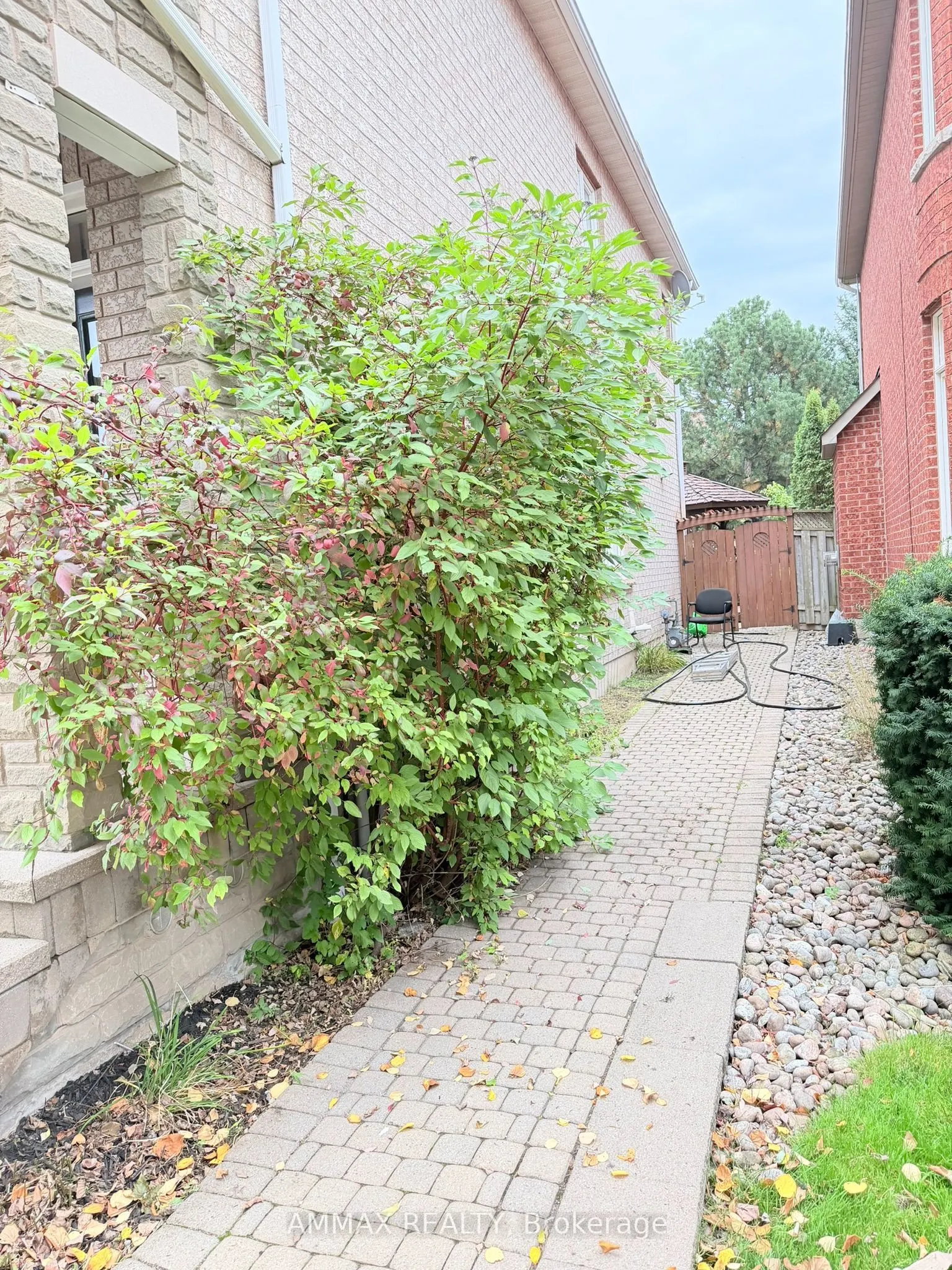 1306 Waubanoka Way