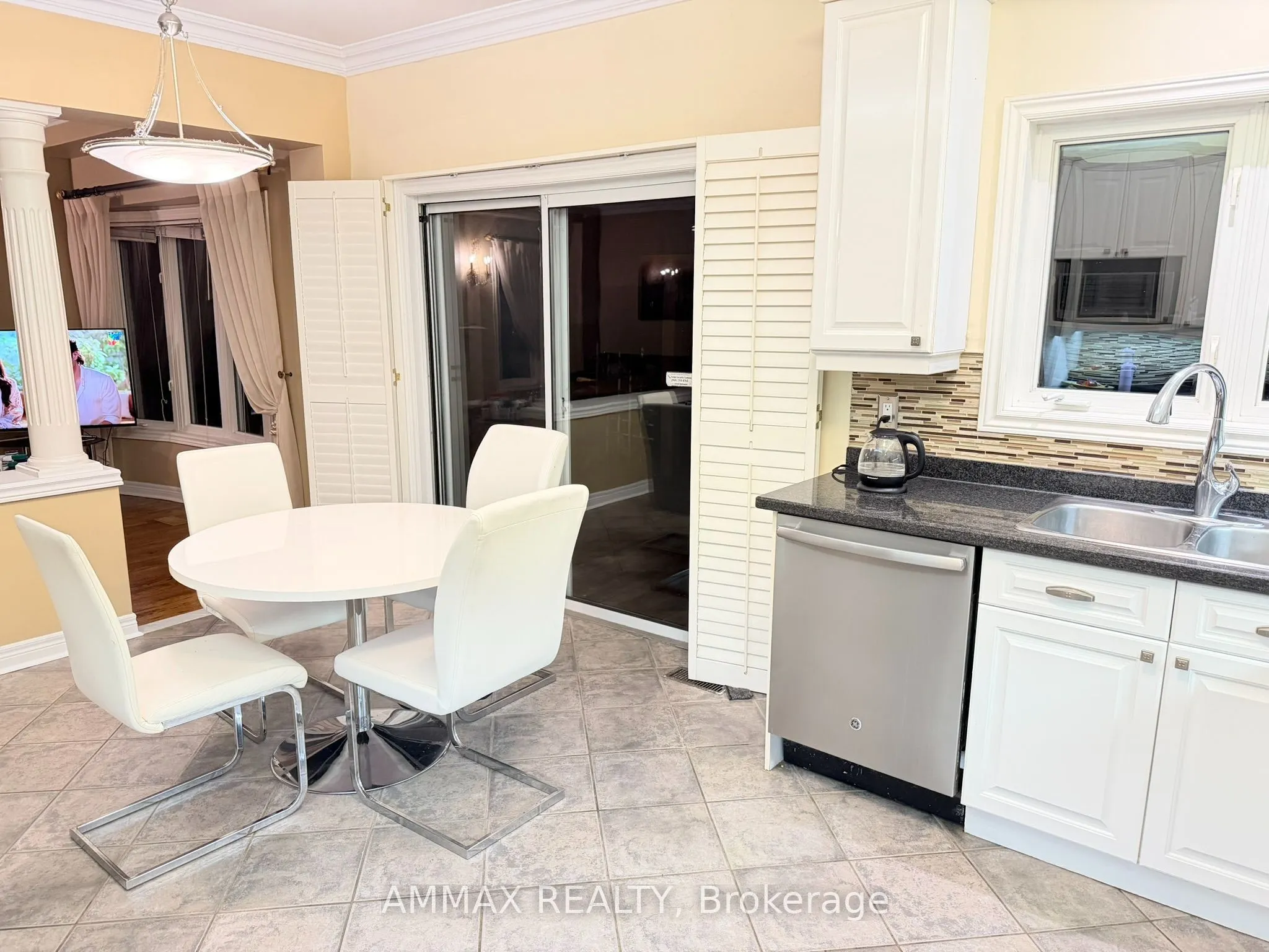 1306 Waubanoka Way