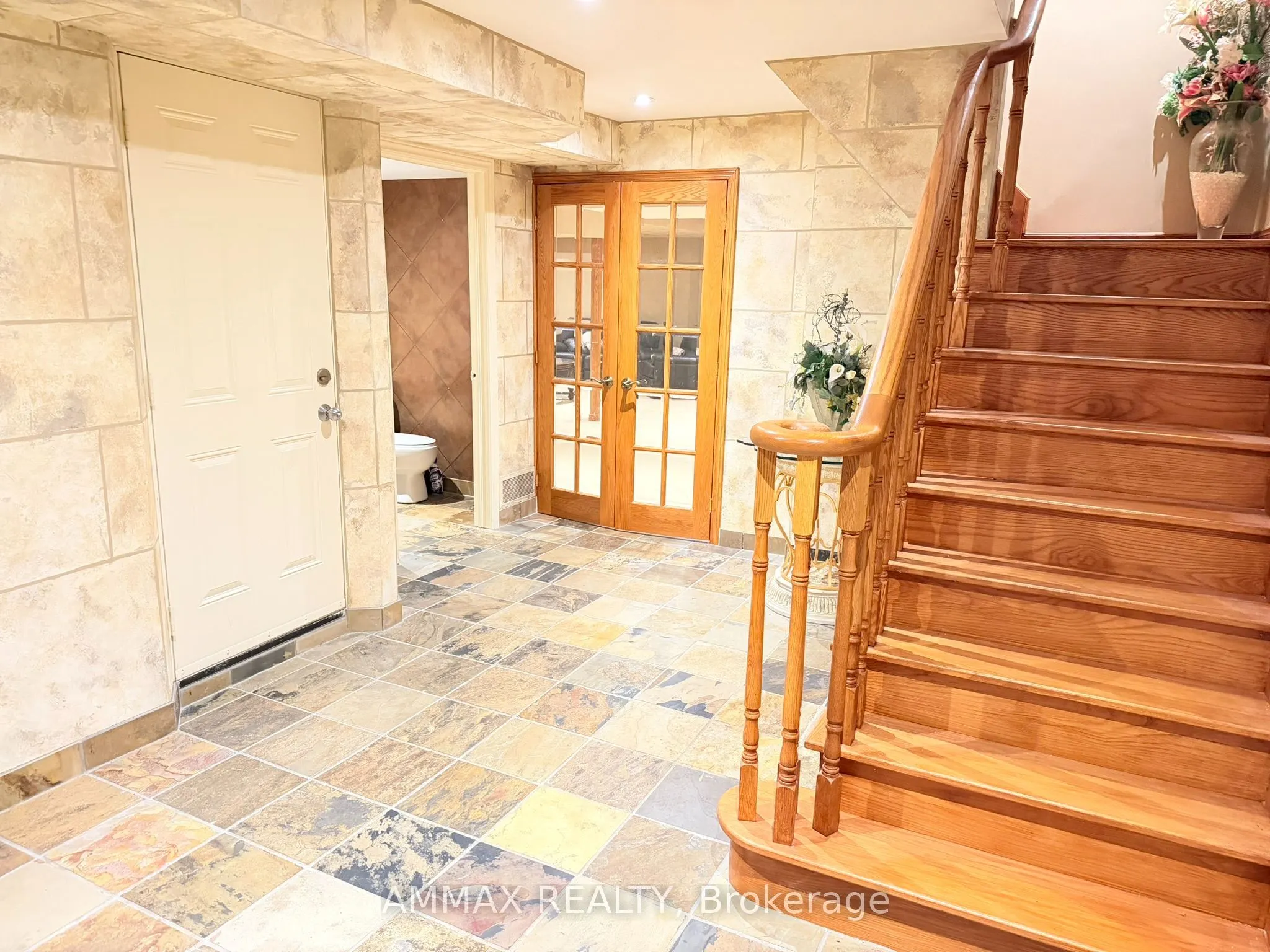 1306 Waubanoka Way