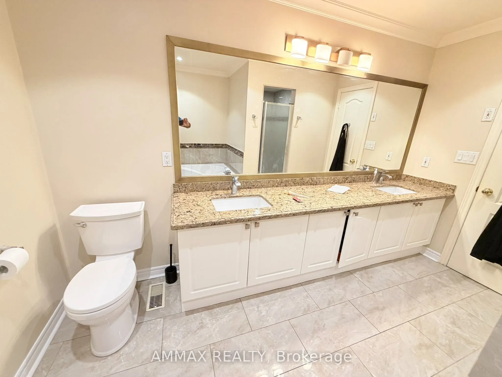 1306 Waubanoka Way