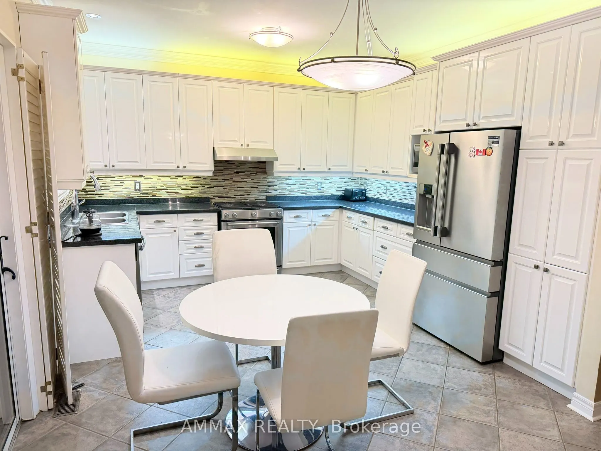 1306 Waubanoka Way