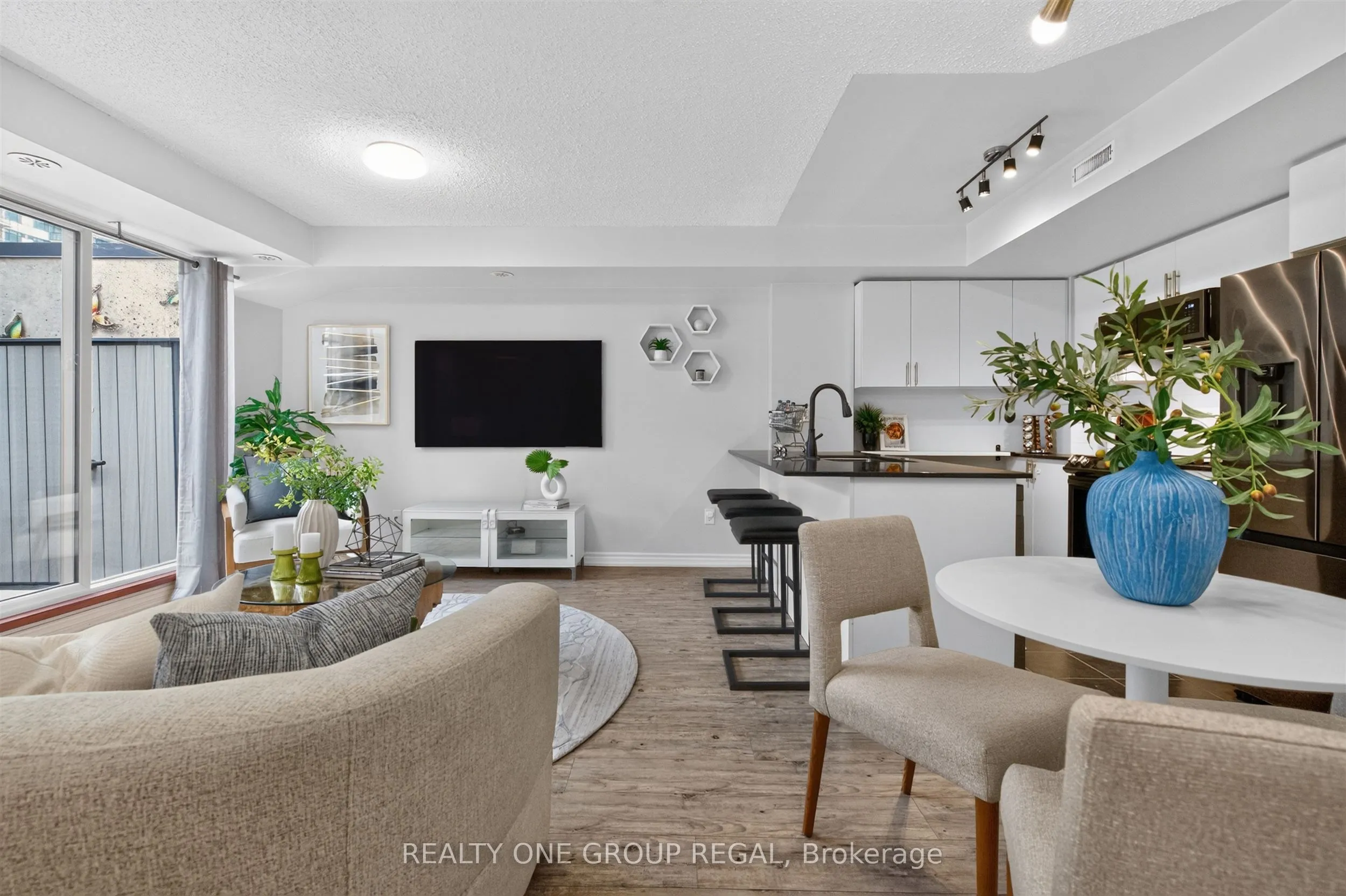 6 Foundry Avenue #155