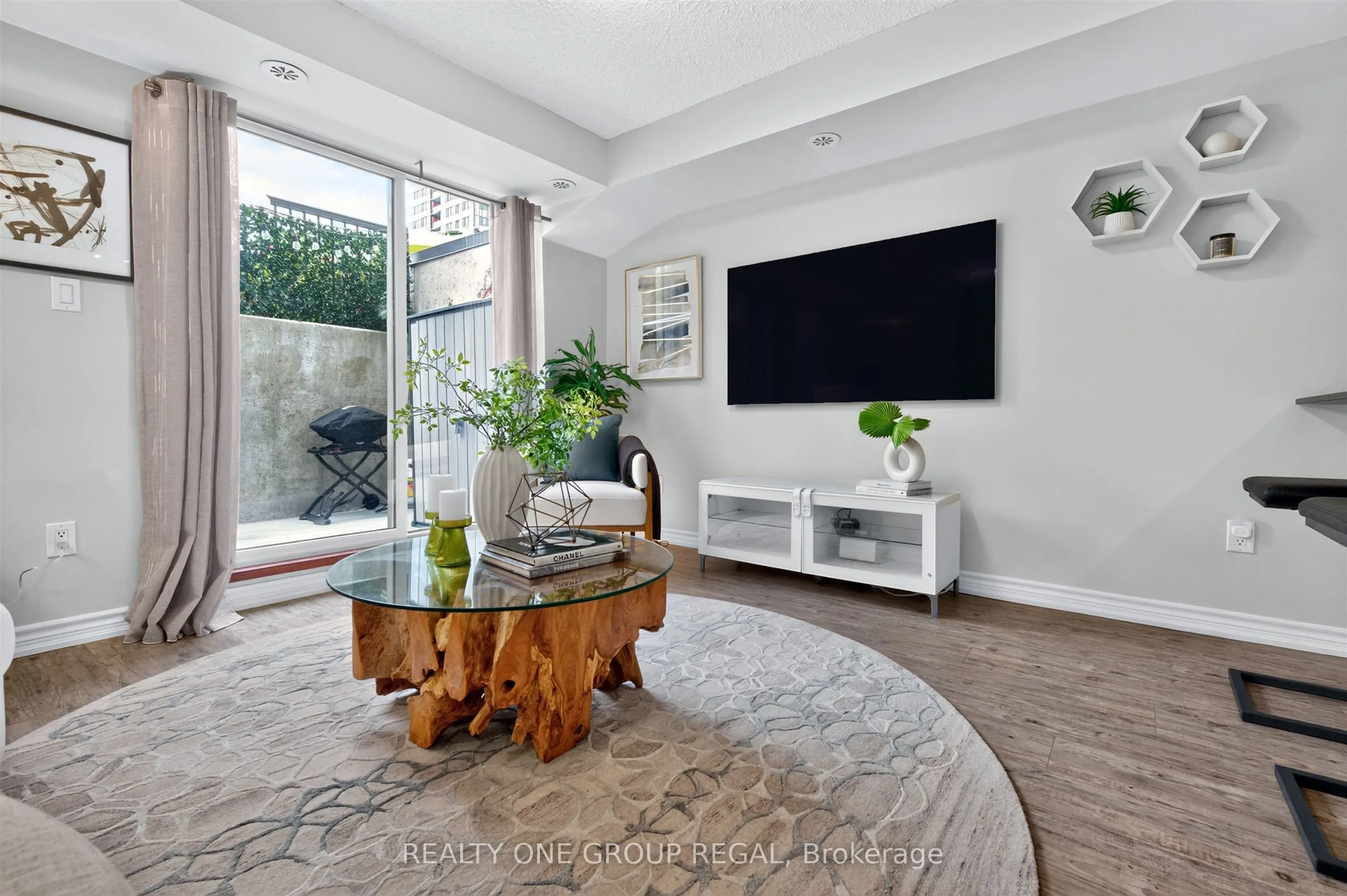 6 Foundry Avenue #155