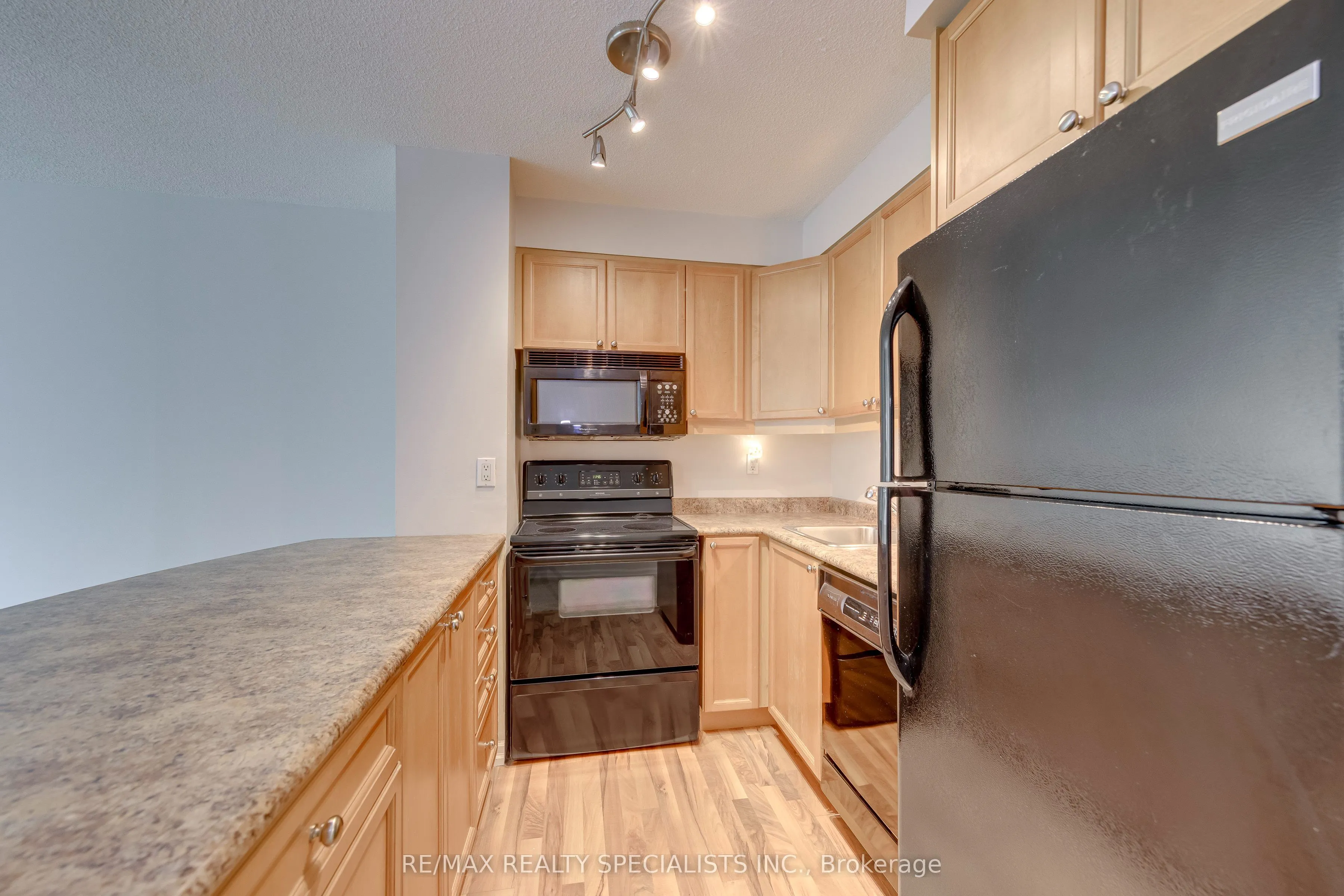 2155 Burnhamthorpe Road W #212