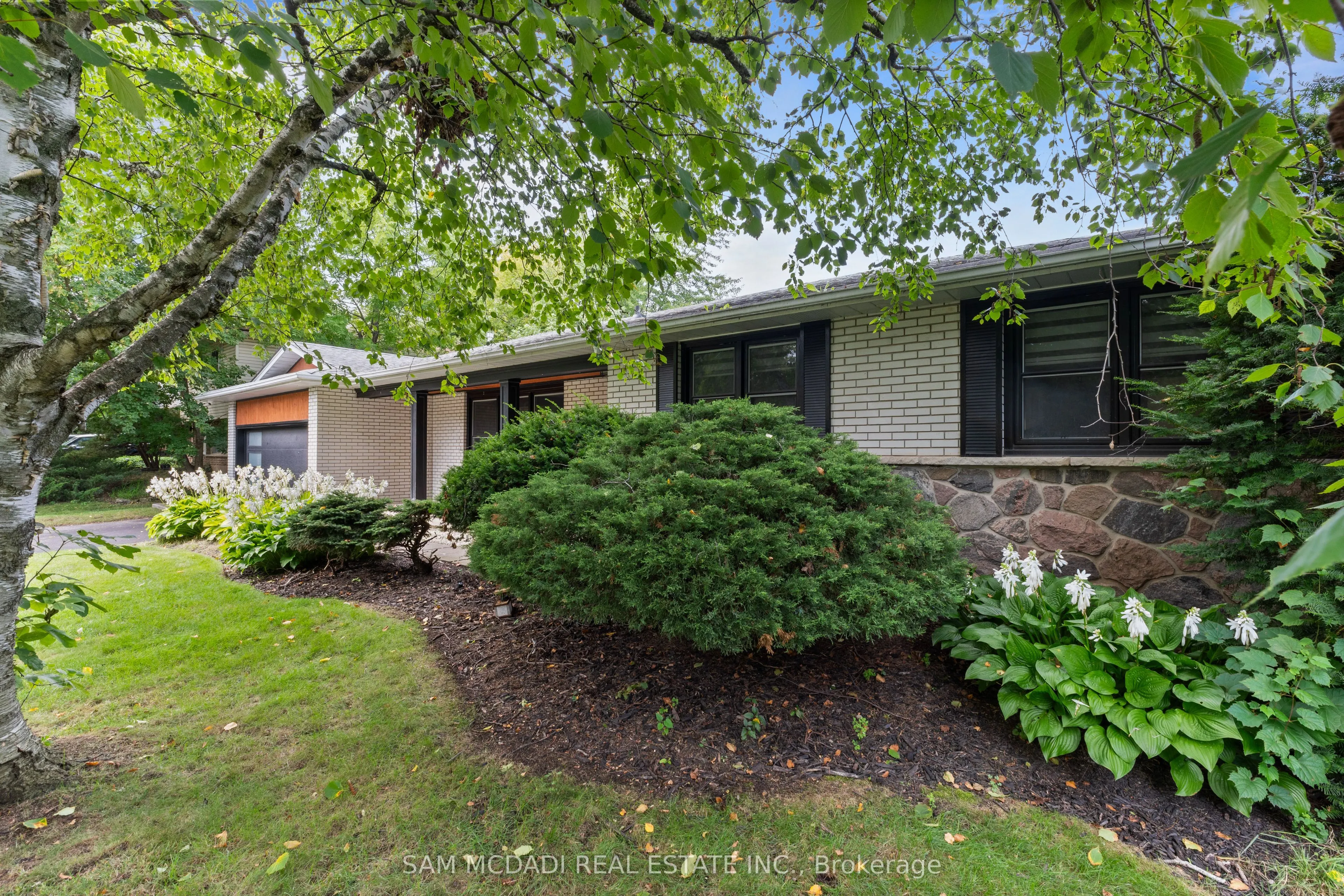 1357 Saginaw Crescent