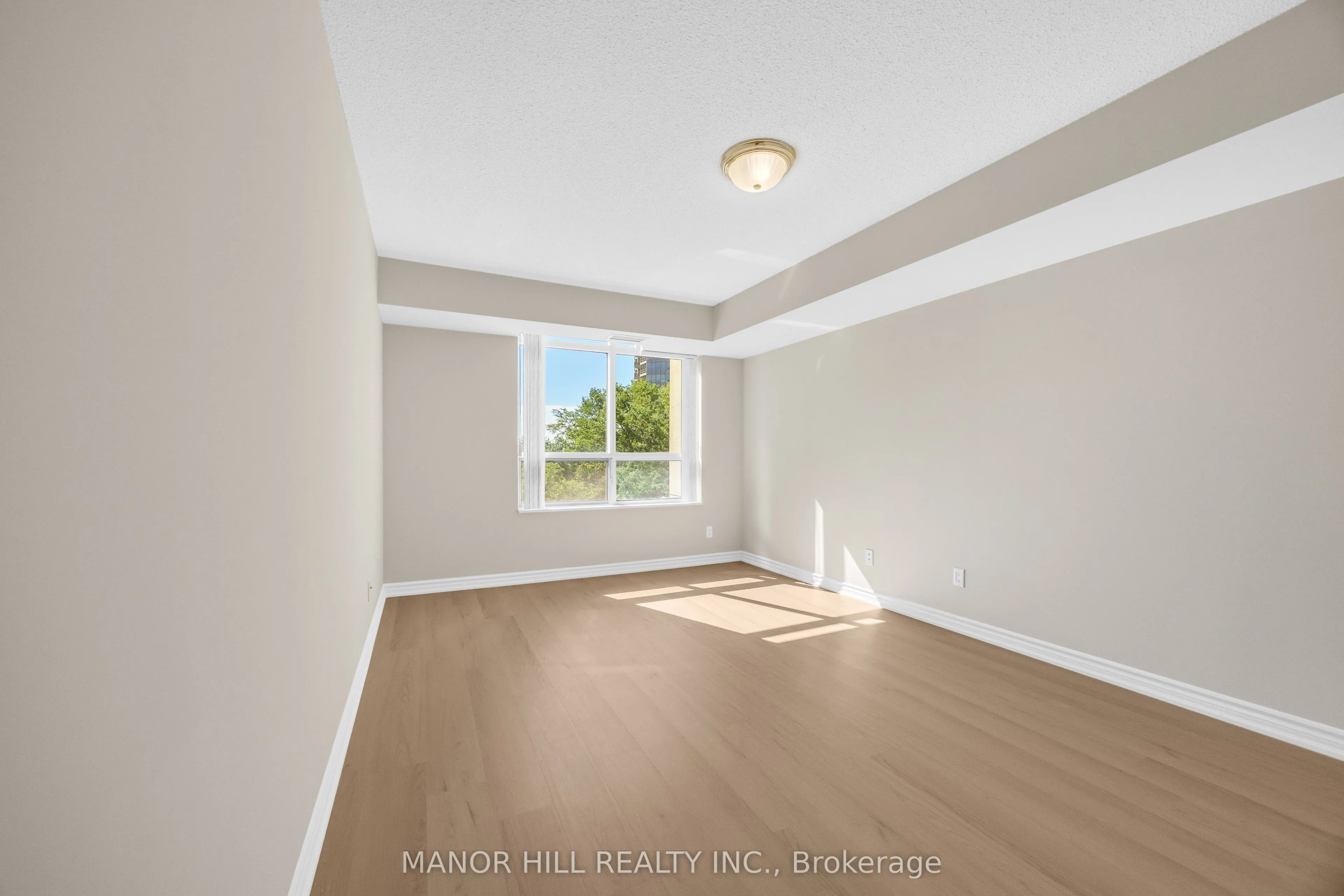 35 Kingsbridge Garden Circle #402