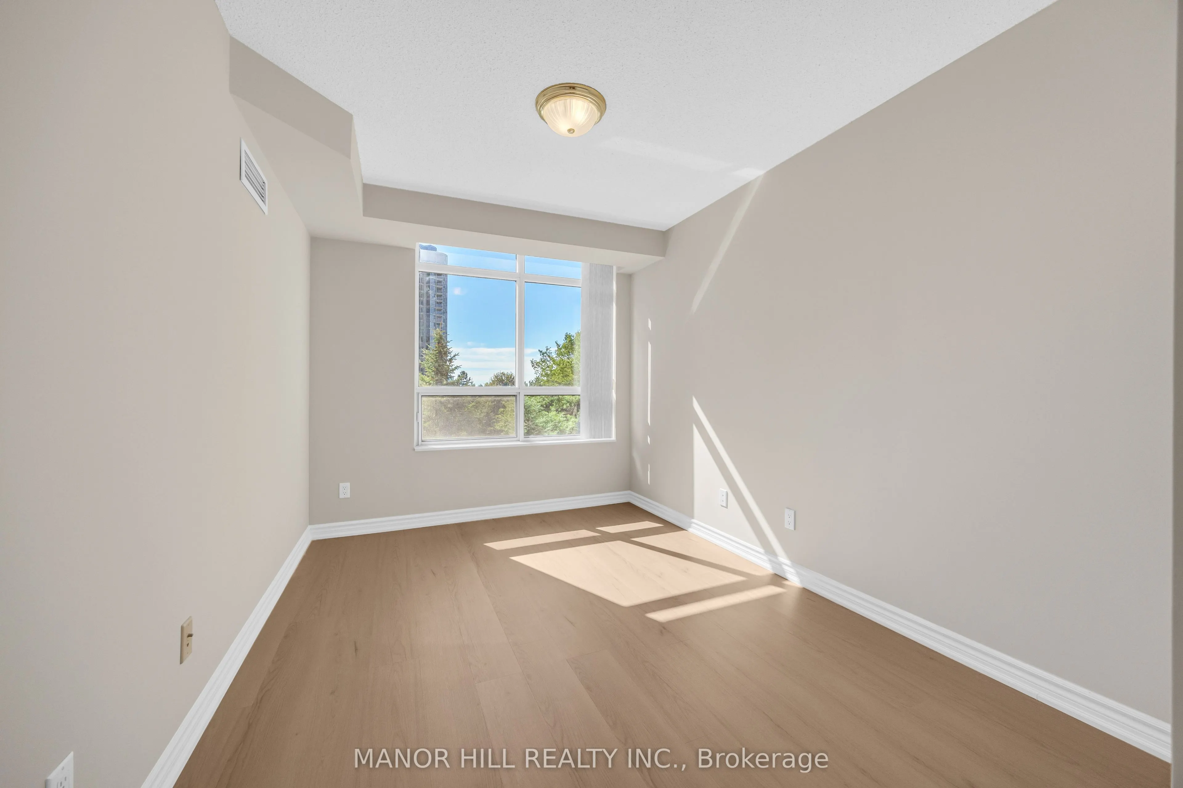 35 Kingsbridge Garden Circle #402