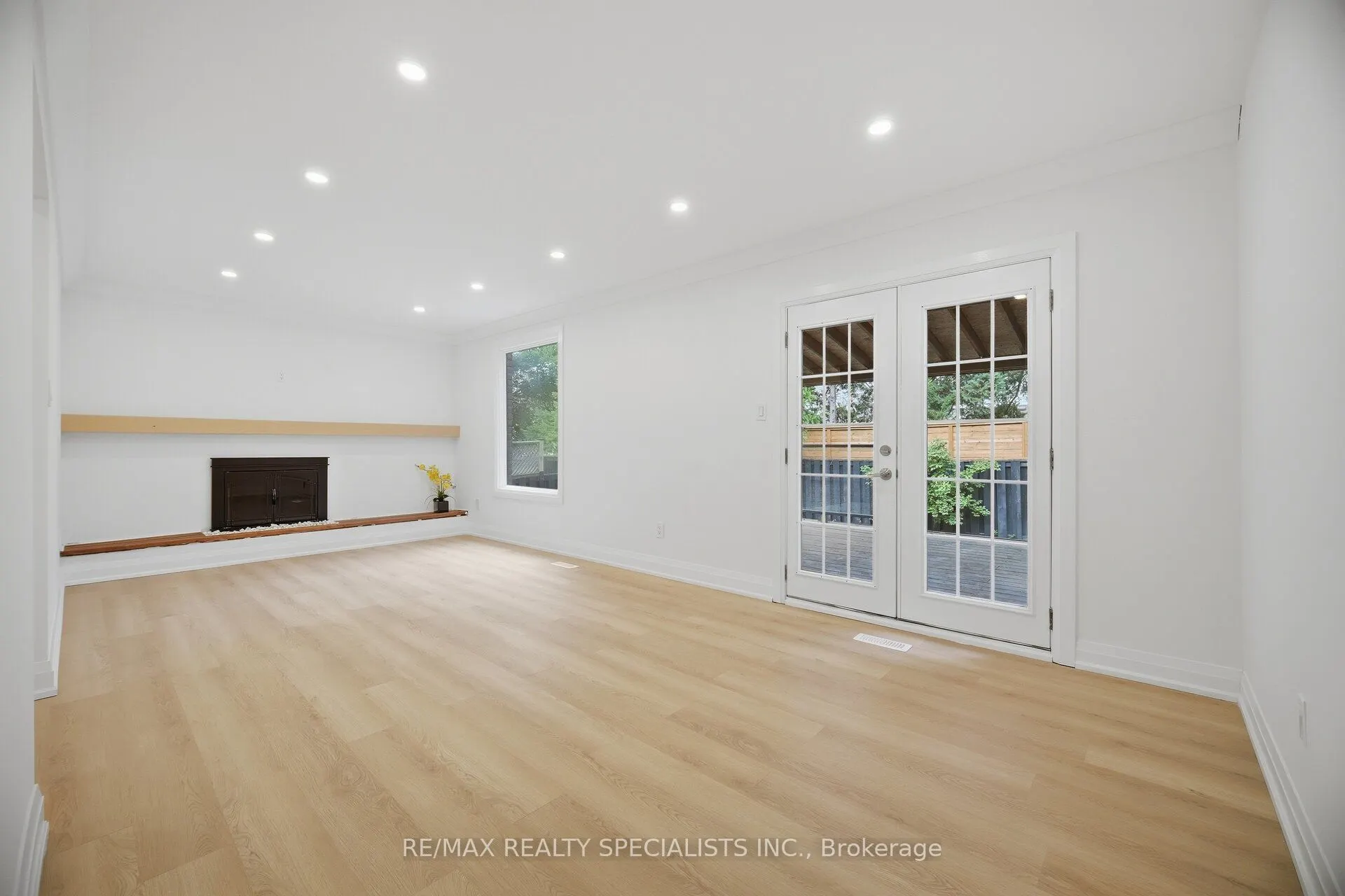 565 Hayward Crescent