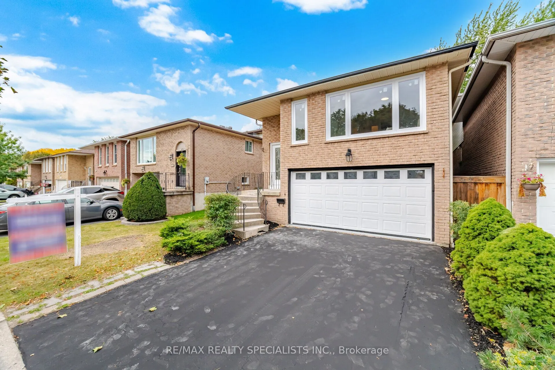 565 Hayward Crescent