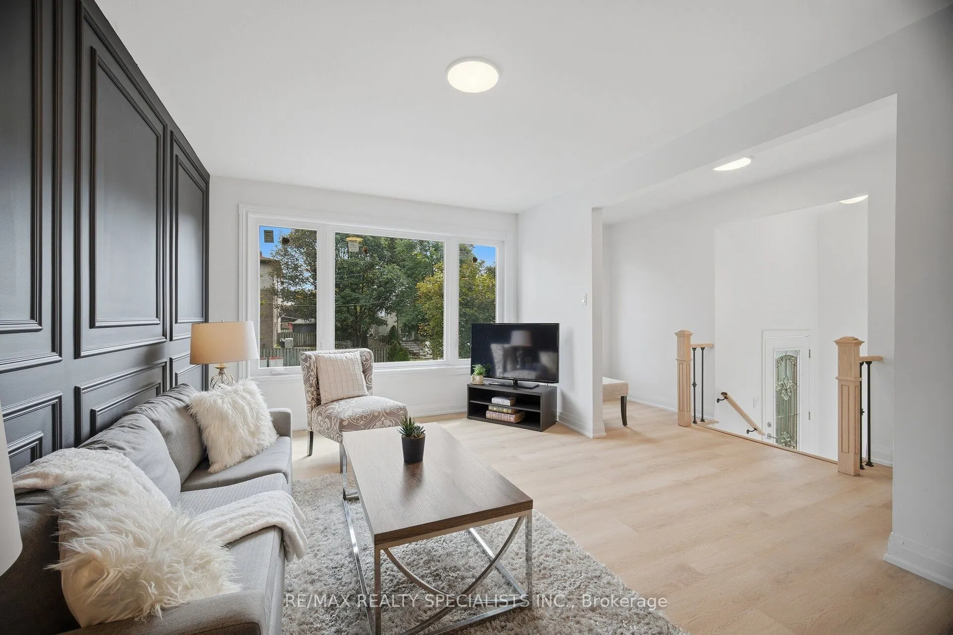 565 Hayward Crescent