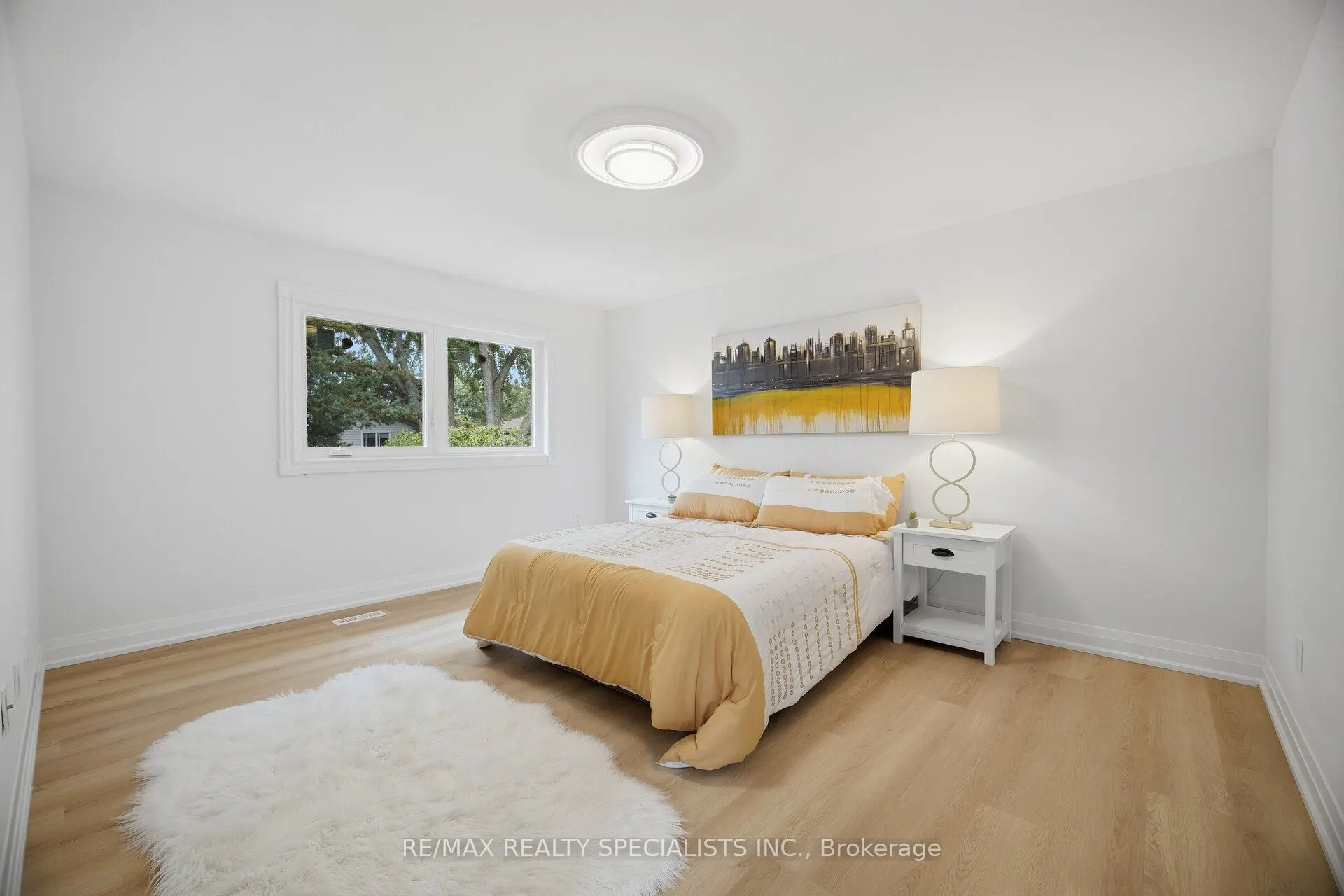 565 Hayward Crescent