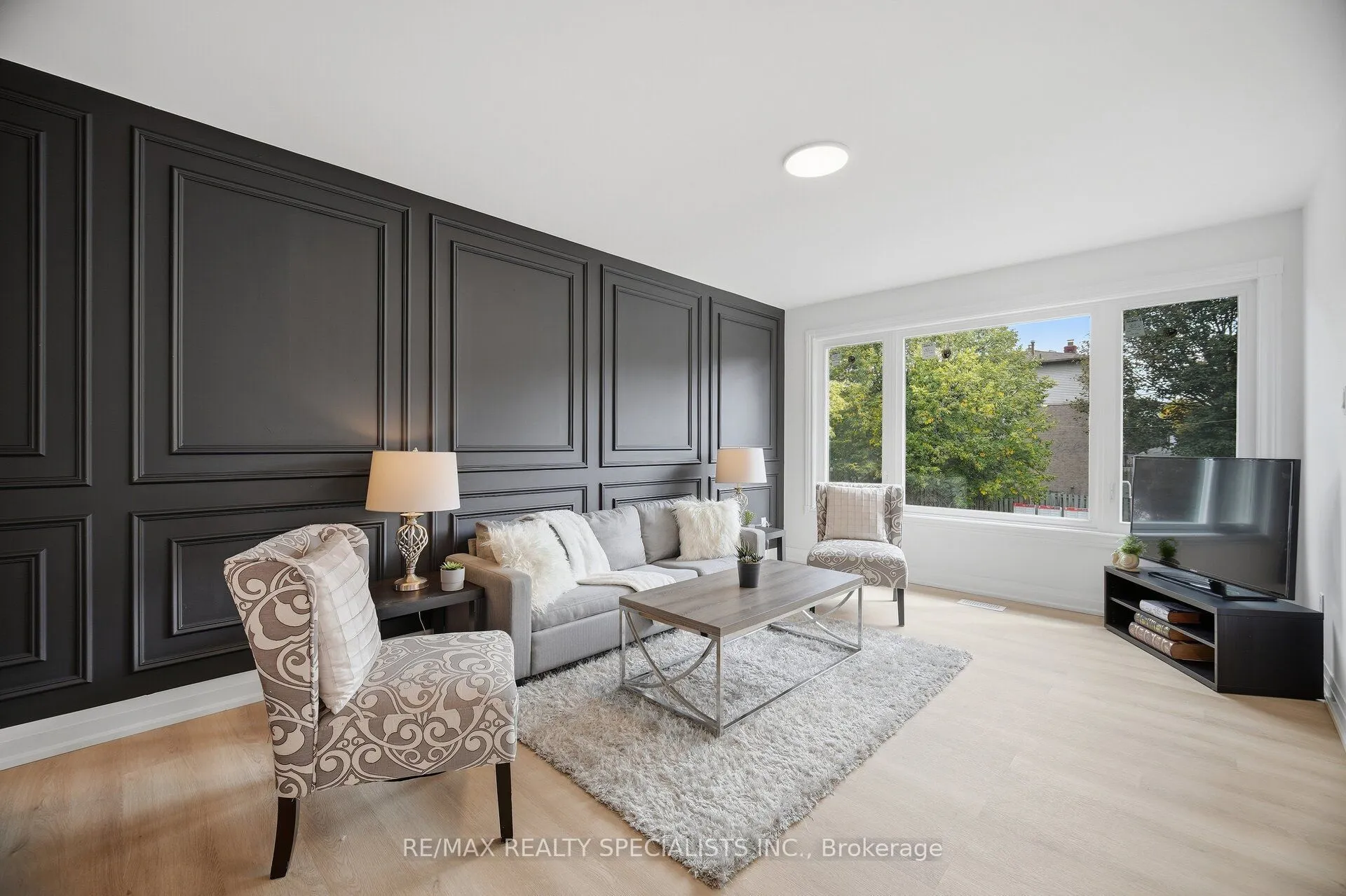 565 Hayward Crescent