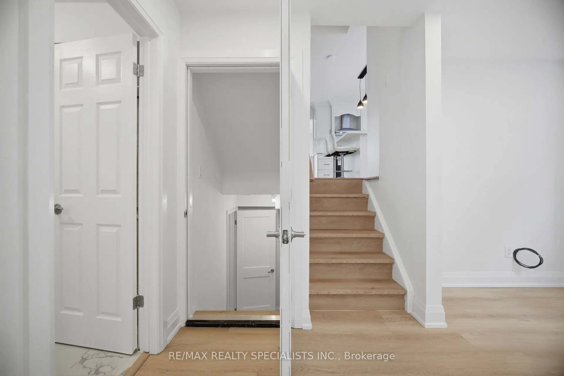 565 Hayward Crescent