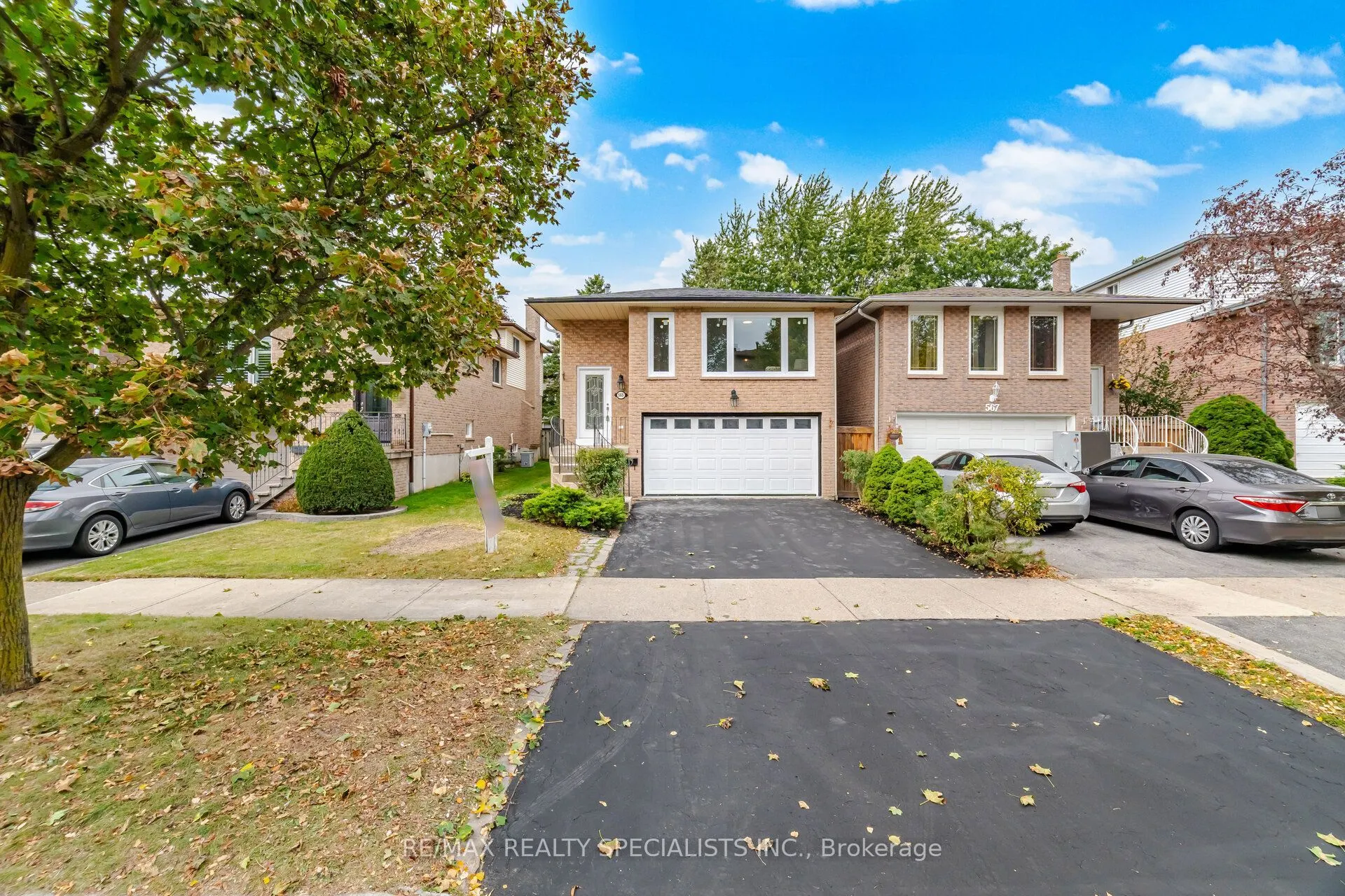 565 Hayward Crescent