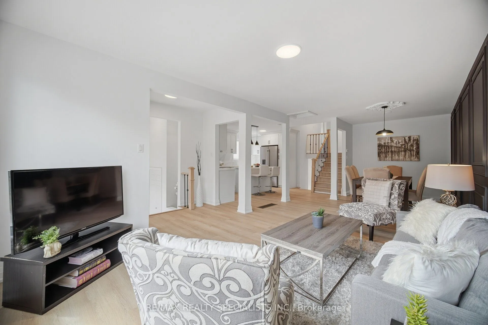 565 Hayward Crescent