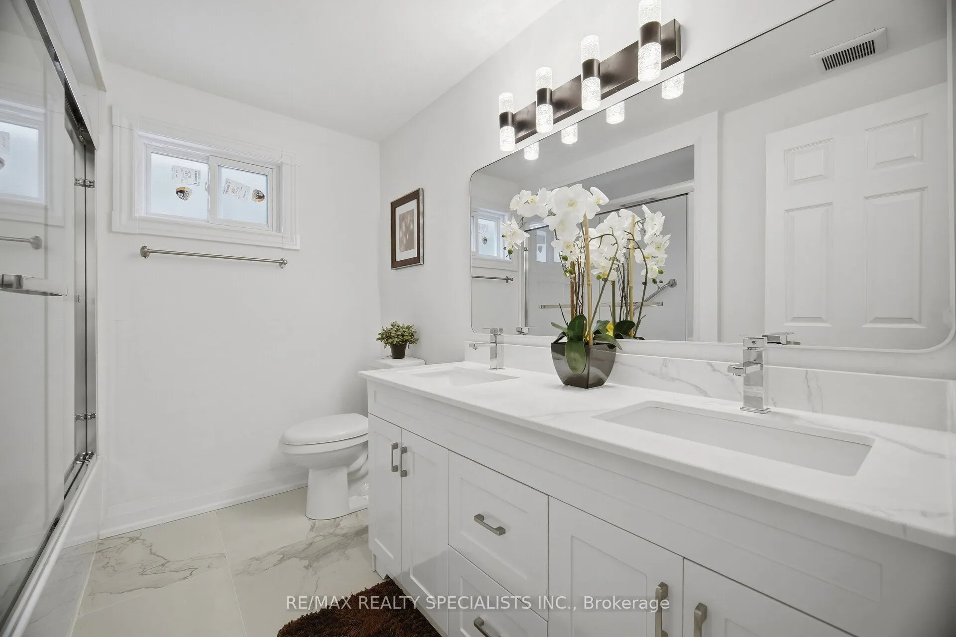 565 Hayward Crescent