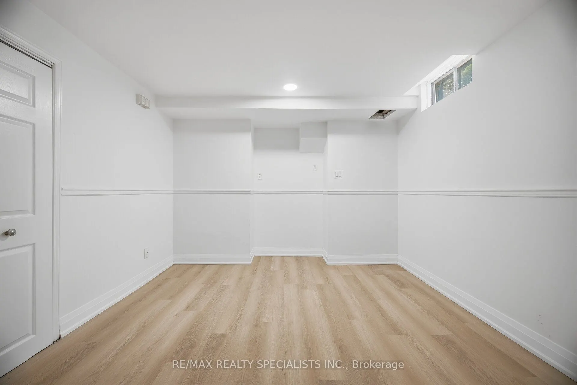 565 Hayward Crescent
