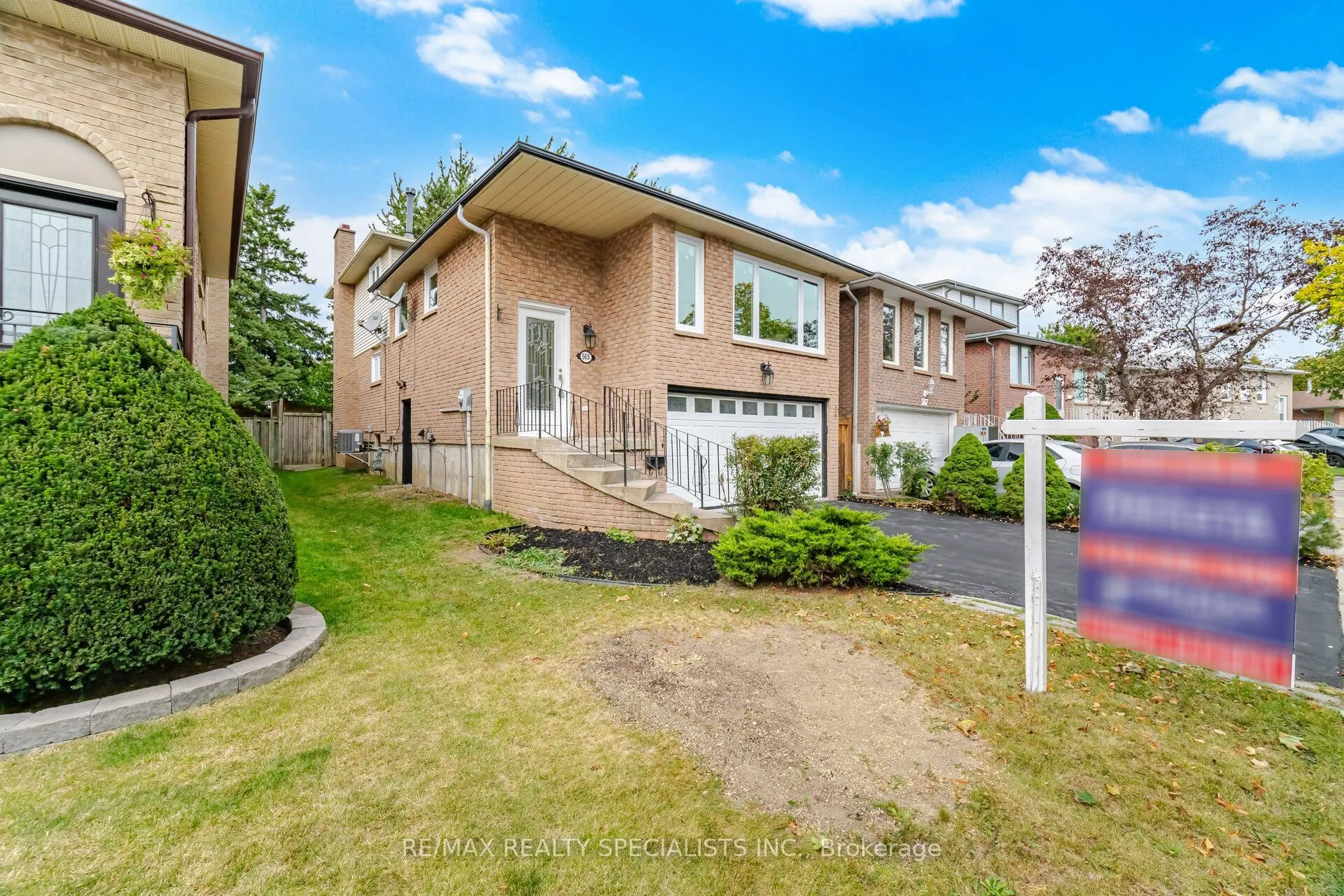 565 Hayward Crescent