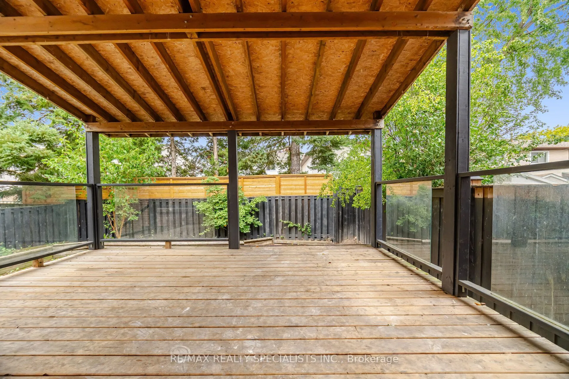 565 Hayward Crescent