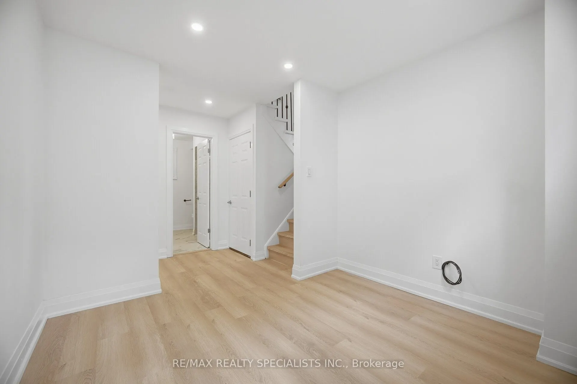 565 Hayward Crescent