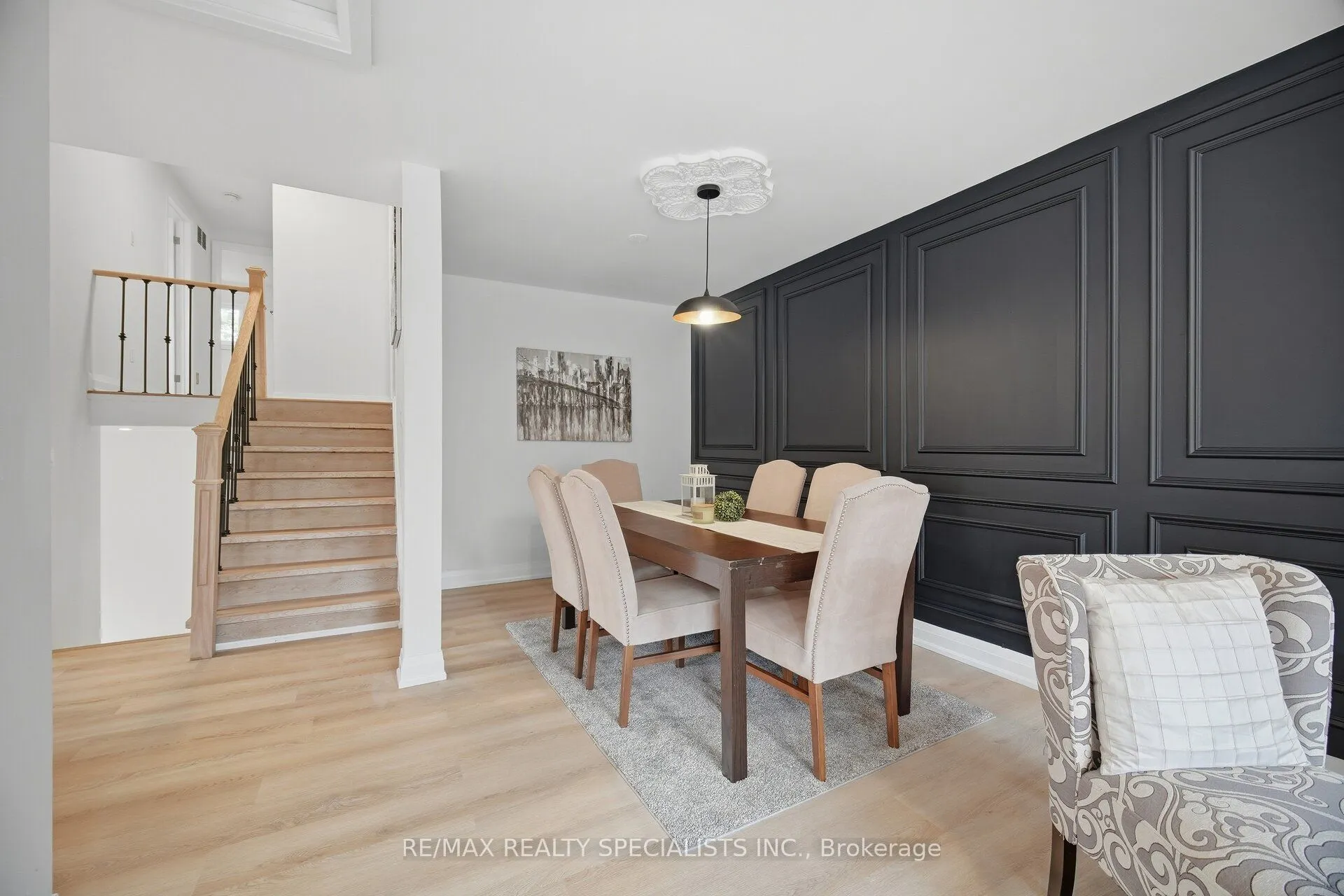 565 Hayward Crescent