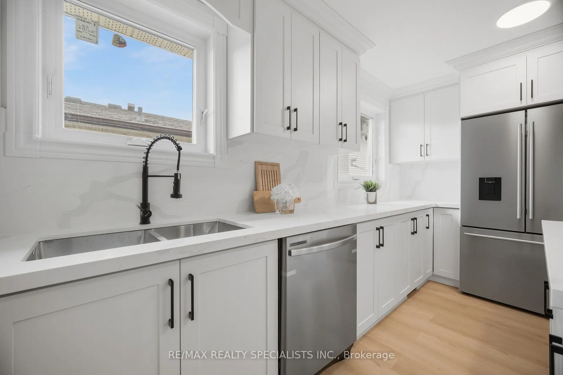565 Hayward Crescent