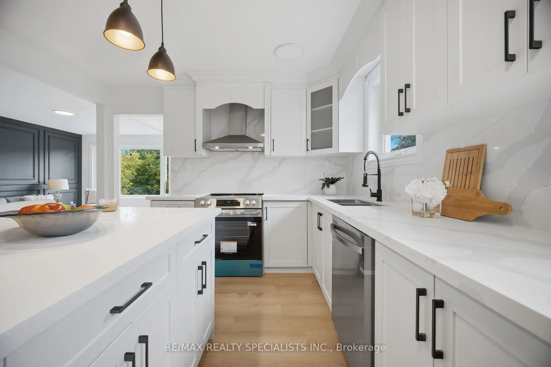 565 Hayward Crescent