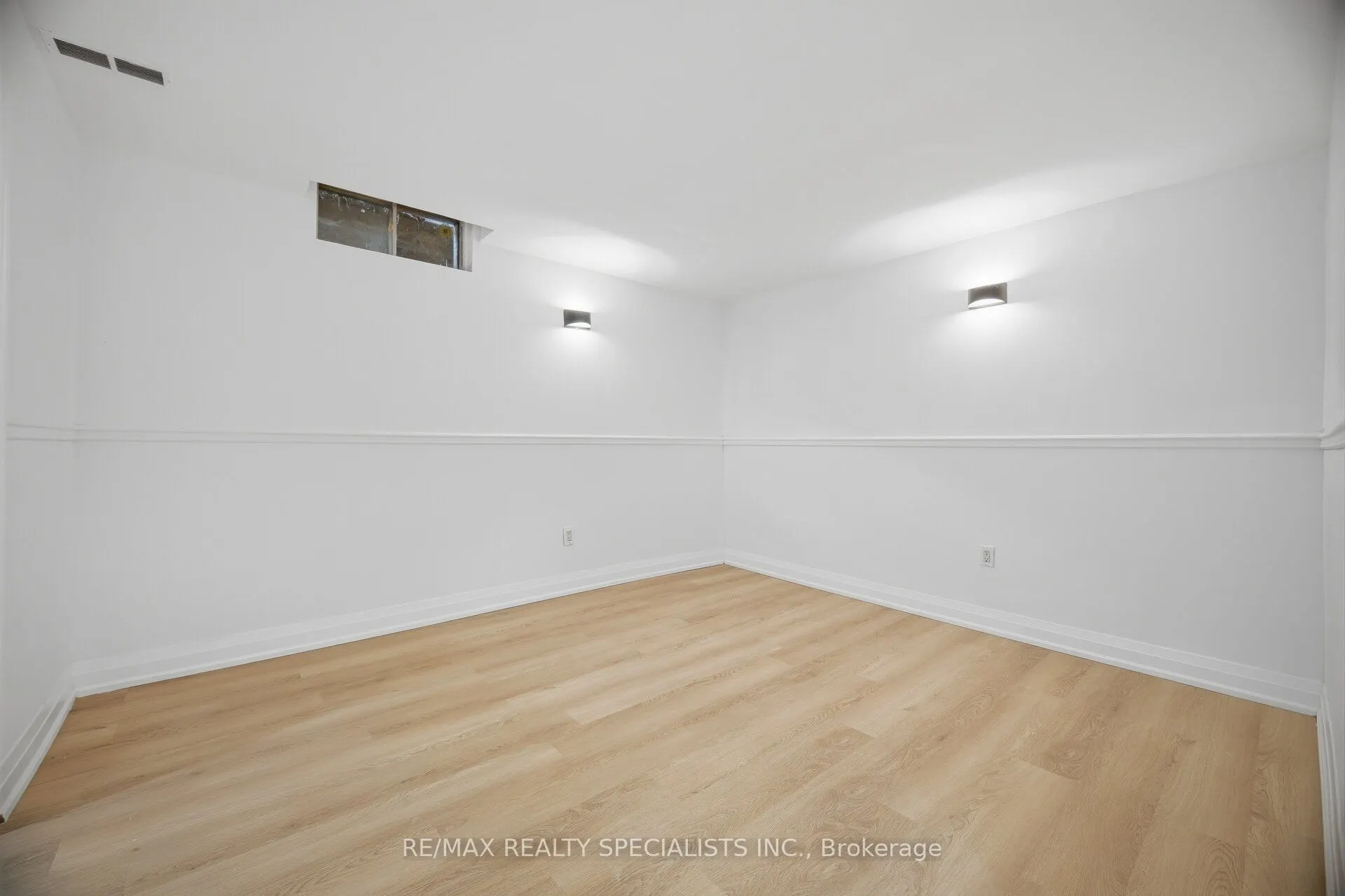 565 Hayward Crescent