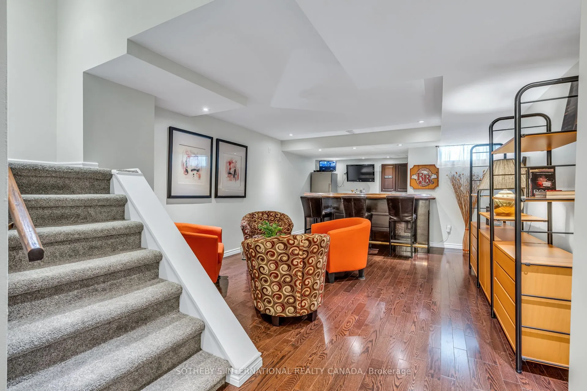 174 Queen Street W