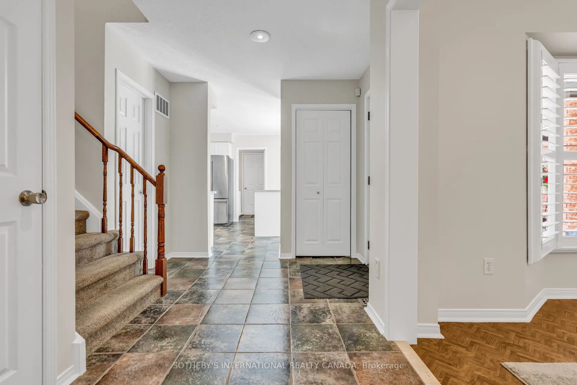 174 Queen Street W