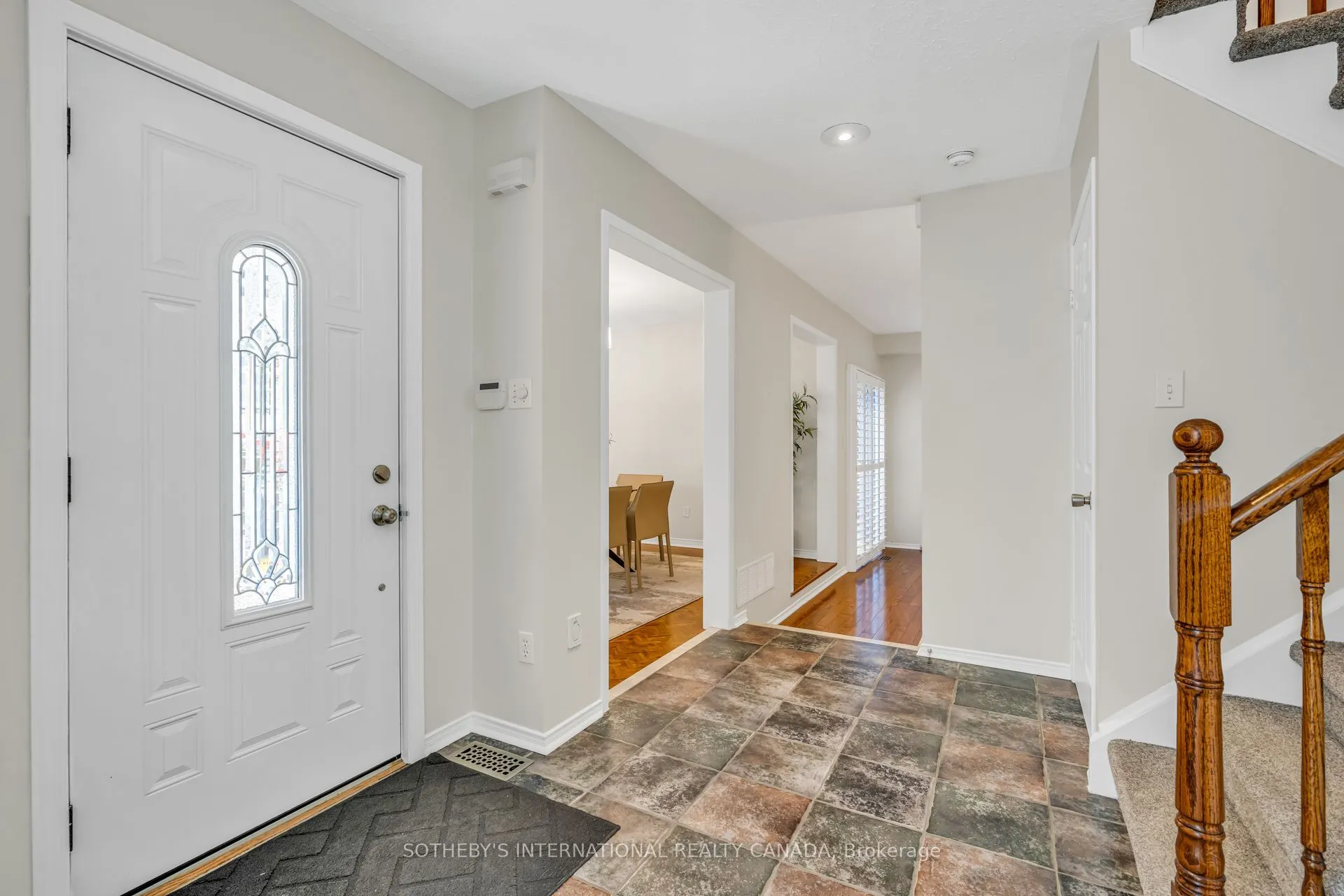 174 Queen Street W
