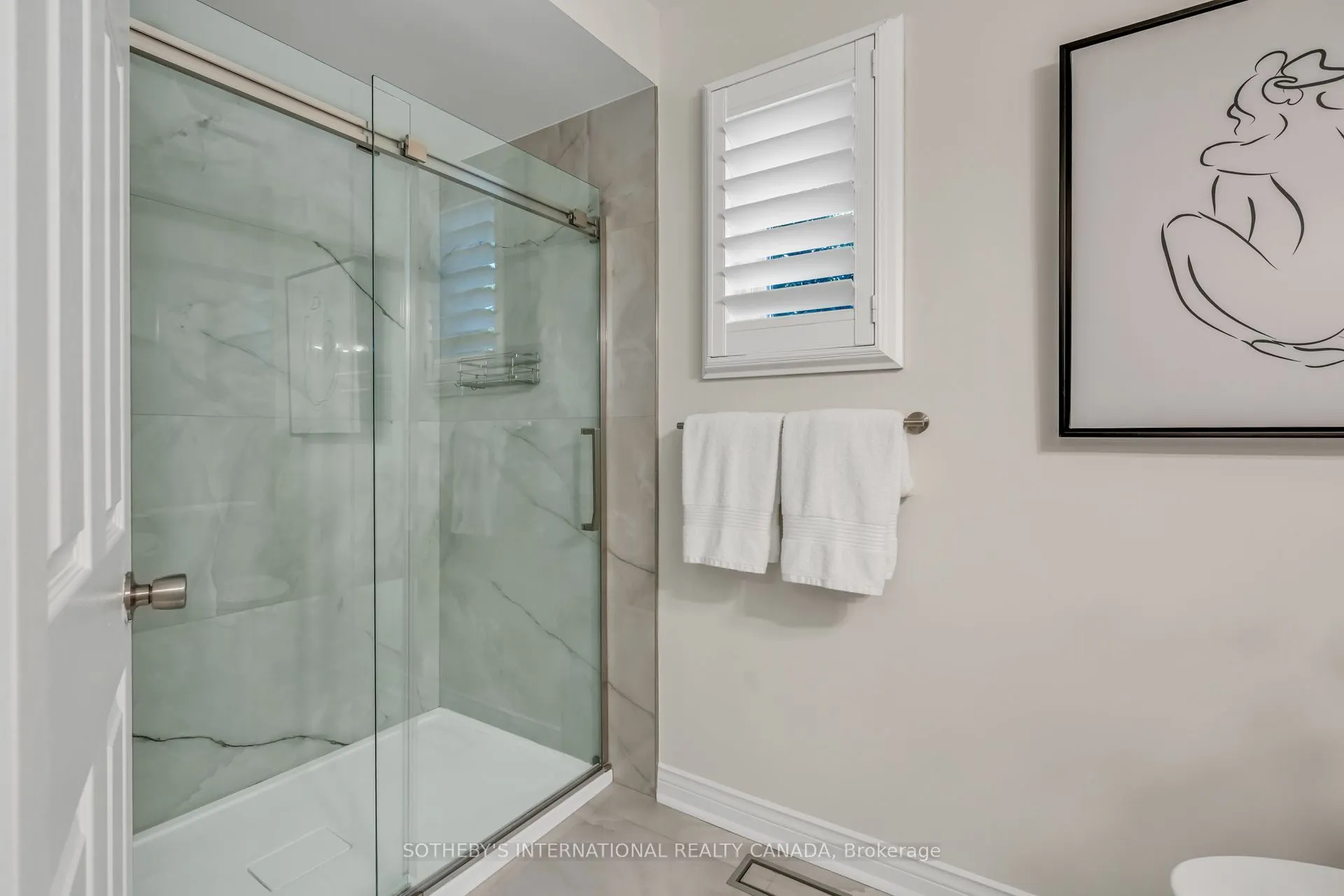 174 Queen Street W