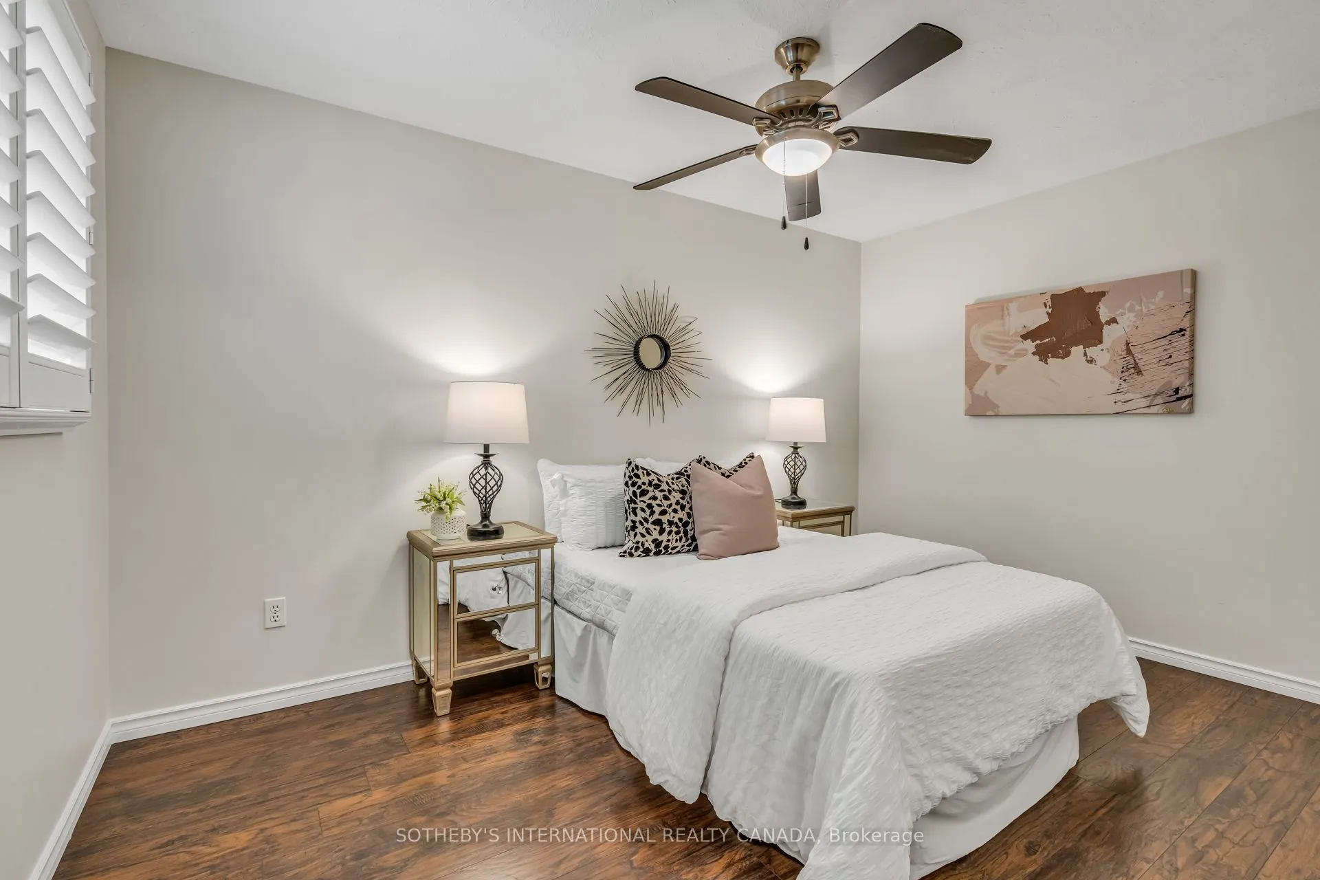 174 Queen Street W