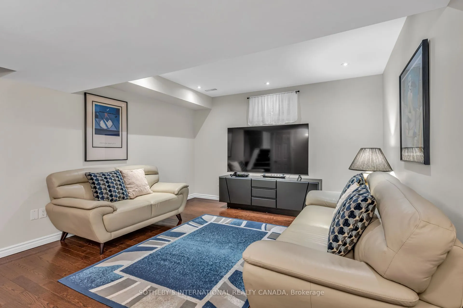 174 Queen Street W