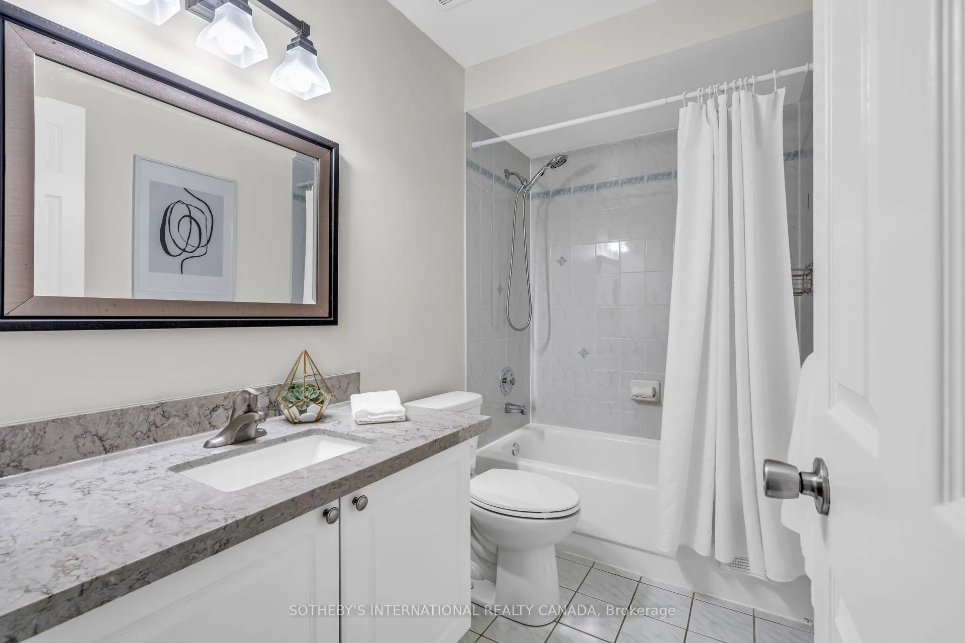 174 Queen Street W