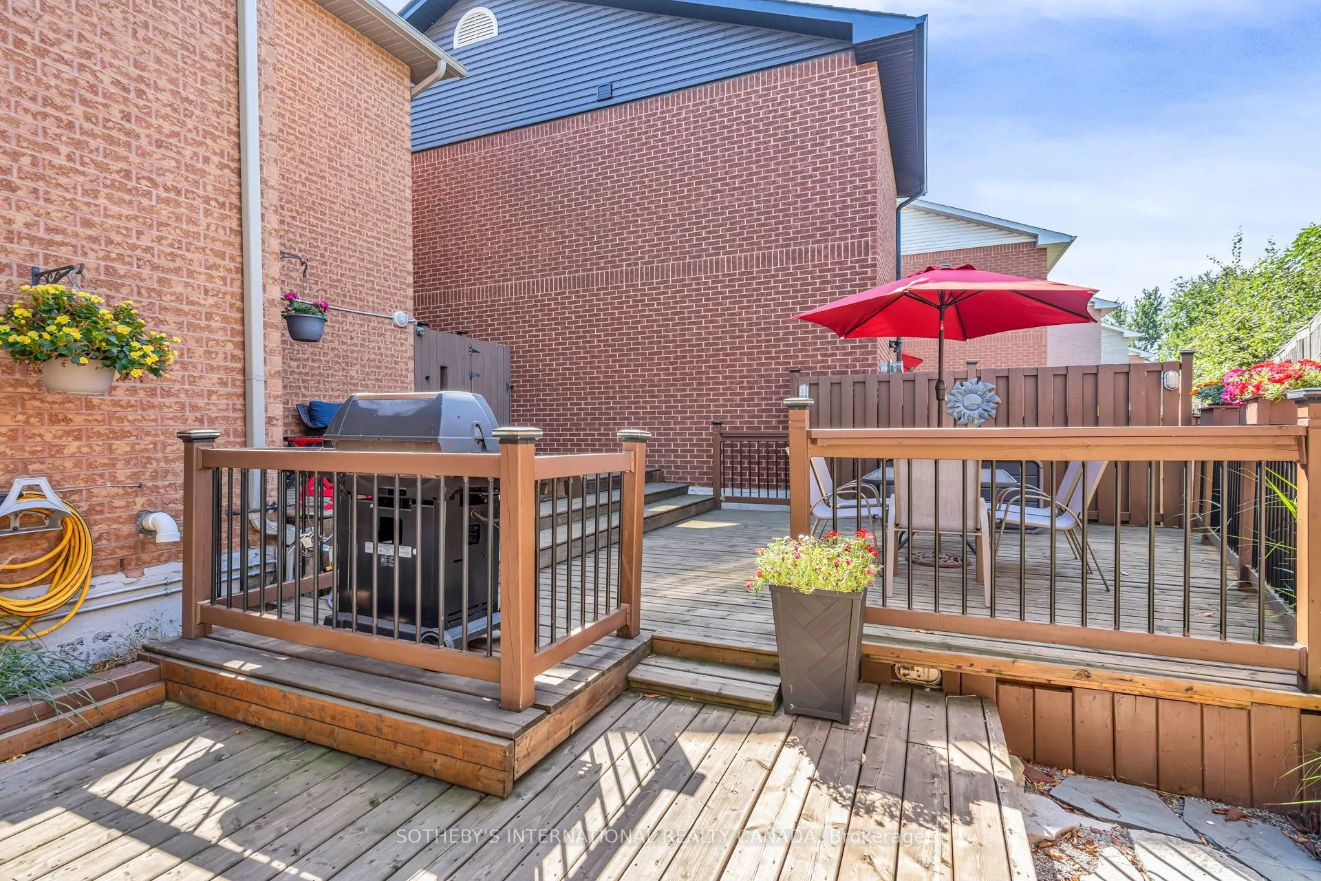 174 Queen Street W